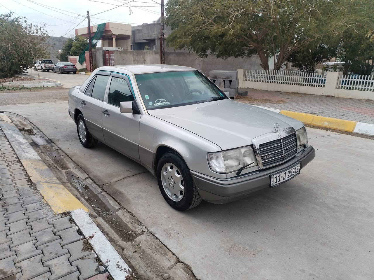 سلام عليكم مارسدس للبيع موديل 90  ***********
