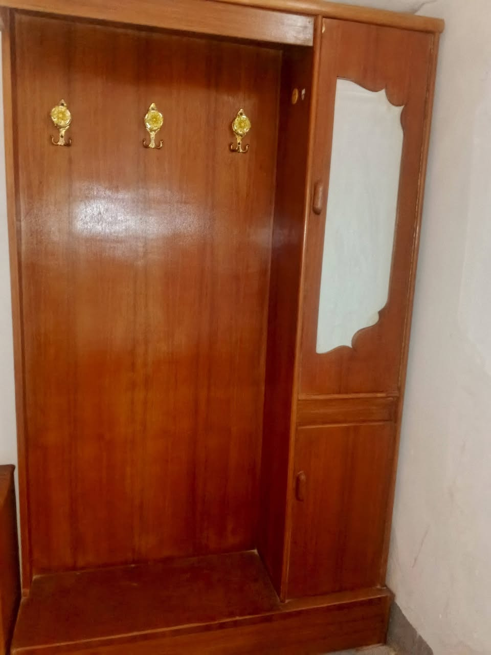 غرفه نوم ٥ بيبان نضيفه وحلوه
السعر ٥٥٠ وبيها مجال قليل
مكاني دوانيه حي العسكري 
شراي خاص او ***********

