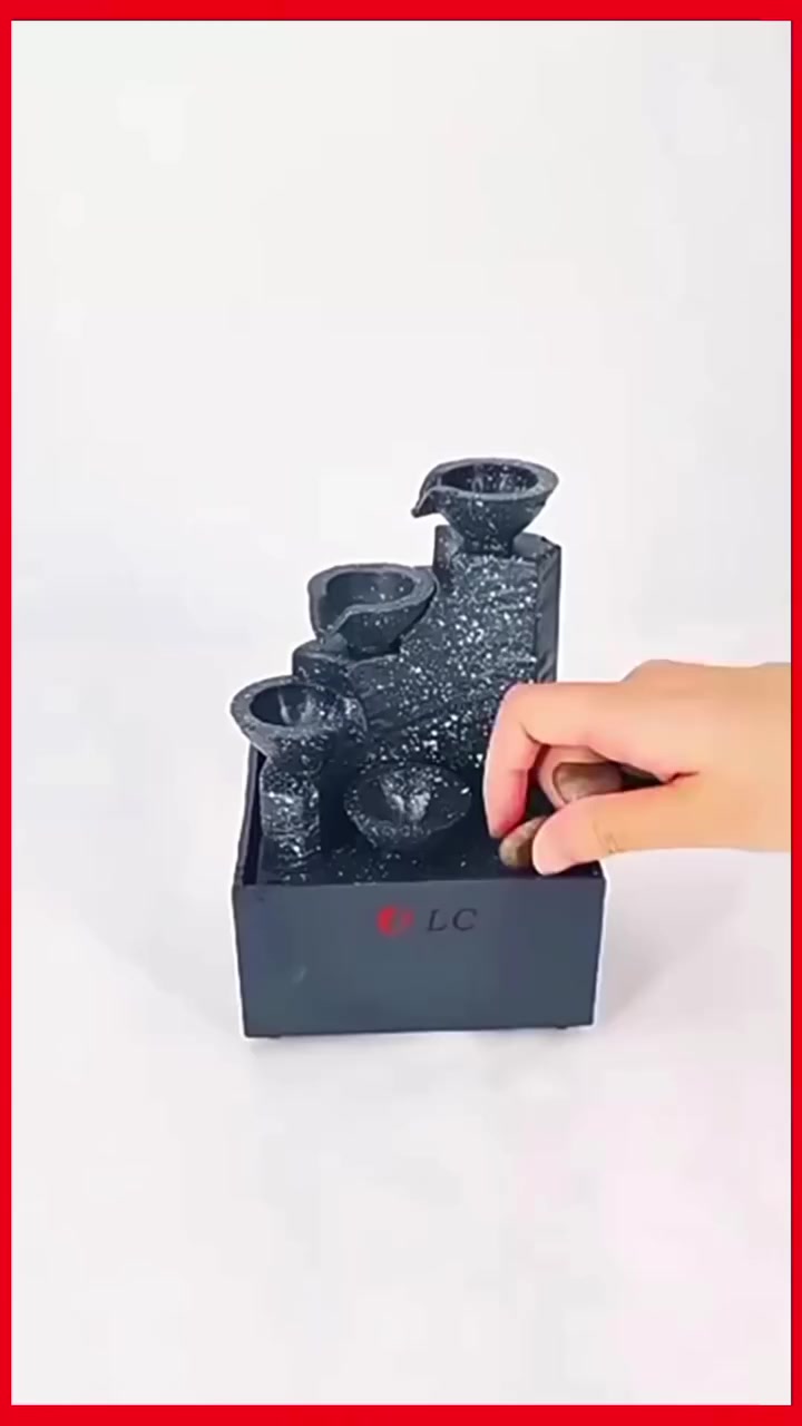 نافورة LED ديكورية مع أحجار للديكور – للاستخدام الداخلي

• موديل: Z-2710

• نافورة ديكورية داخلية بتصميم شلال متدرّج مع تأثير ماء مريح

• مزودة بإضاءة LED مدمجة (4 لمبات LED) لإضفاء جو هادئ وجذاب

• تعمل بالبطاريات لسهولة الاستخدام دون الحاجة إلى توصيل كهربائي

• تحتوي على أحجار ديكور طبيعية لتزيين القاعدة

• مناسبة للاستخدام الداخلي فقط وعلى سطح مستوٍ

• تصميم عملي وسهل التشغيل بزر تشغيل وإيقاف

• الإضاءة: 4 × LED
• الاستخدام: داخلي فقط
• مصدر الطاقة: بطاريتان AA بقدرة 1.5V
• البطاريات: غير مرفقة
• كمية الماء المطلوبة: تقريبًا 8 أونصات ماء

محتويات العلبة

• 1 × نافورة LED مع أحجار
• 12 × حجر ديكوري
• إضاءة LED مدمجة
• كيبل للتشغيل بالكهرباء


**إذا كنت صاحب هذا الإعلان وتريد حذفه لأي سبب، رجاءا أرسل رسالة إلى الدعم الفني**