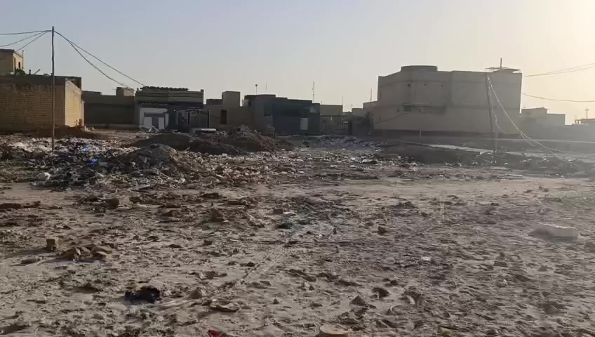 السلام عليكم قطعه 200متر زراعية للبيع  بصف الركن وجه للقبلة كهرباء بالباب وماي يصعد للتانكي بدون ماطور منطقه مرتبه ومشمولة بالتطويب 
 منطقة كشمرة قرب حي الصحفيين تبعد 100 متر عن الشارع العام مال نهر الوفاء السعر 18 وبيها مجال الله شاهد بصفها ب35 
***********
***********
