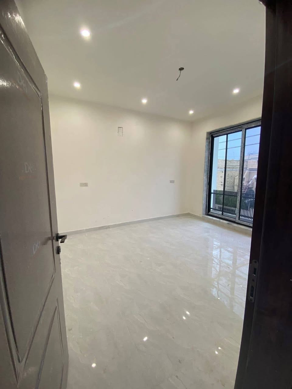 #للايجار_في_السيدية
بيت 80متر زيرو ٢٠٢٦ غير مسكون سابقا
بناء راقي درجة اولى يتكون من :
٣ غرف وصالة + مطبخ وخدمات صحيه عدد 3
📞للاستفسار التواصل عالرقم ***********
مكتب المصطفى للوساطة العقارية-مقابل لحوم جويلي
