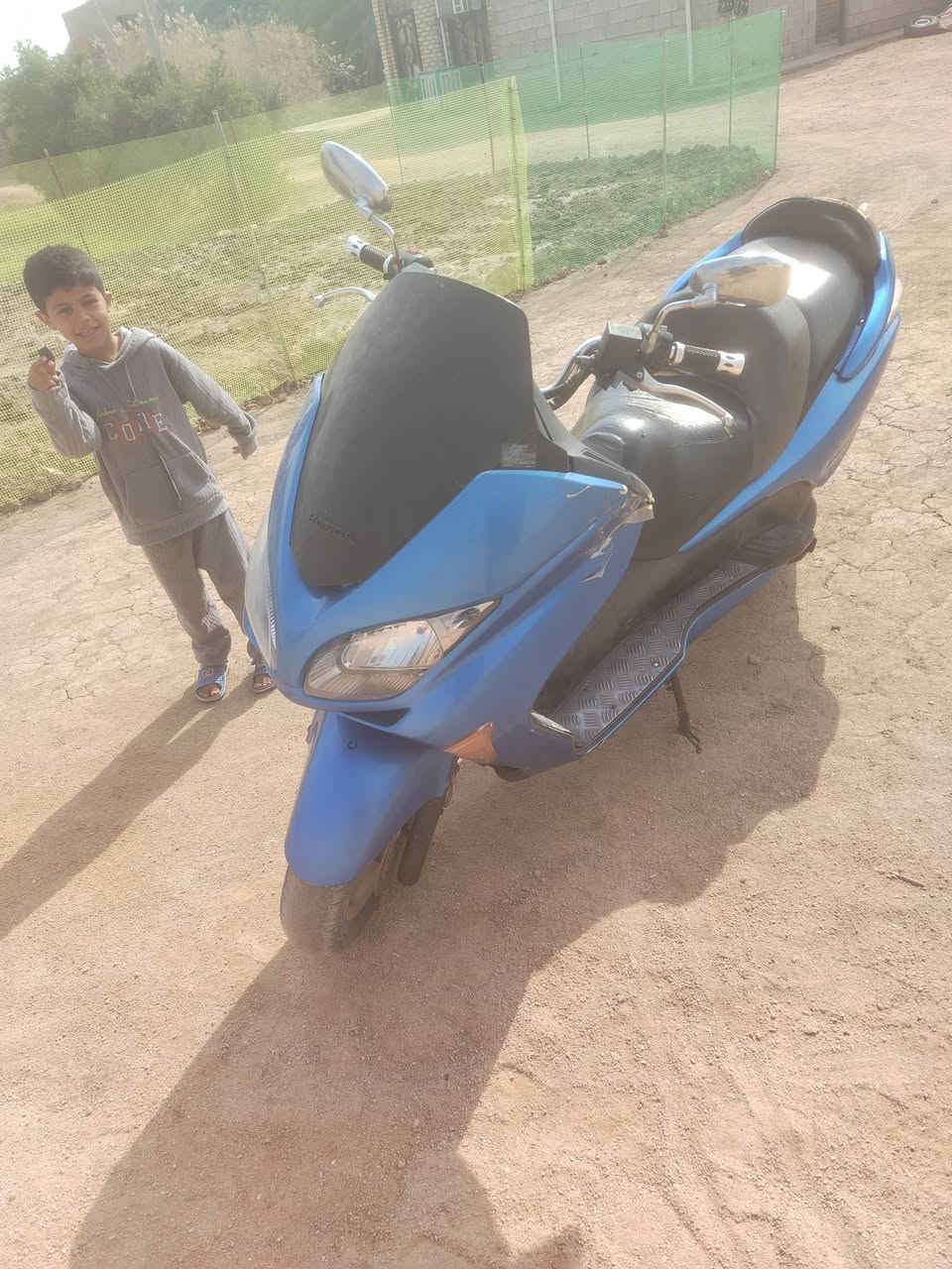 السلام عليكم فورزه 08 نظيفه كلش السعر 800 بيها مجال للشراي
***********
