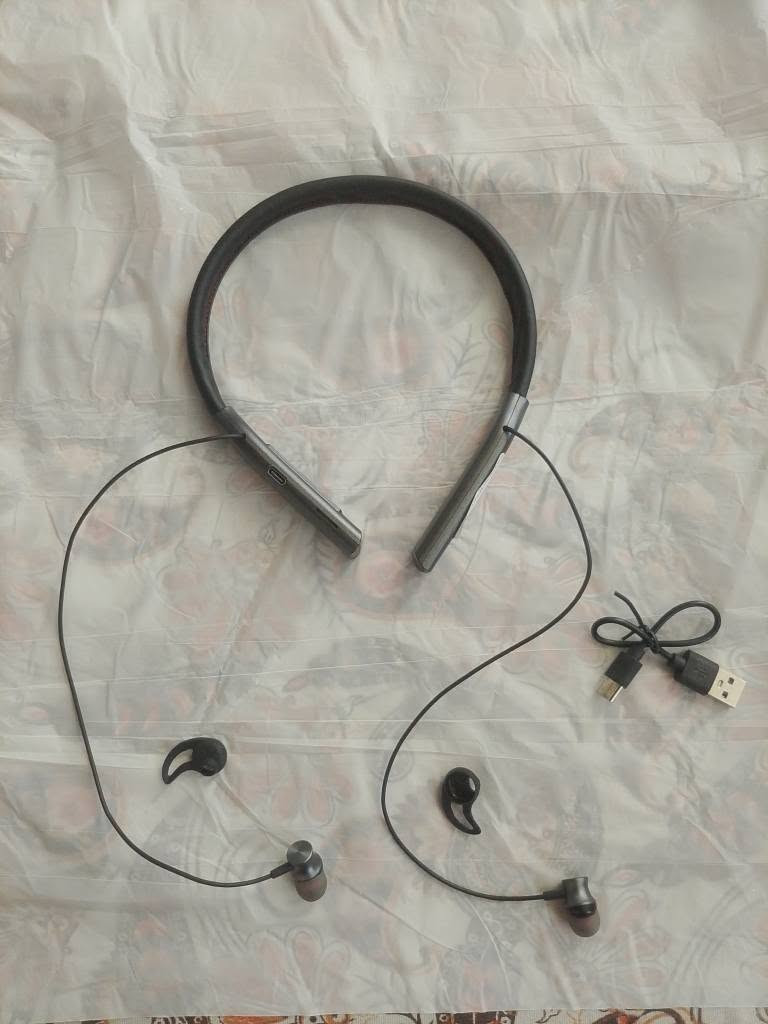 هێدفۆنی ملی وایەرلێسی  بەریتانی
بۆشۆفێریو وەرزش توانای بەرگری هەیە
لەدووری ۱۰مەتر دەتوانی ئیشی پێبکەی
سەوتێکی زۆر خۆشی هەیە شوێن میمۆری هەیە لەهەمان کاتدا ئەتوانی جوابی تلیفۆن بدەیەوە مایکێی زۆربەقووەتی هەیە
*********** رانية, السليمانية
