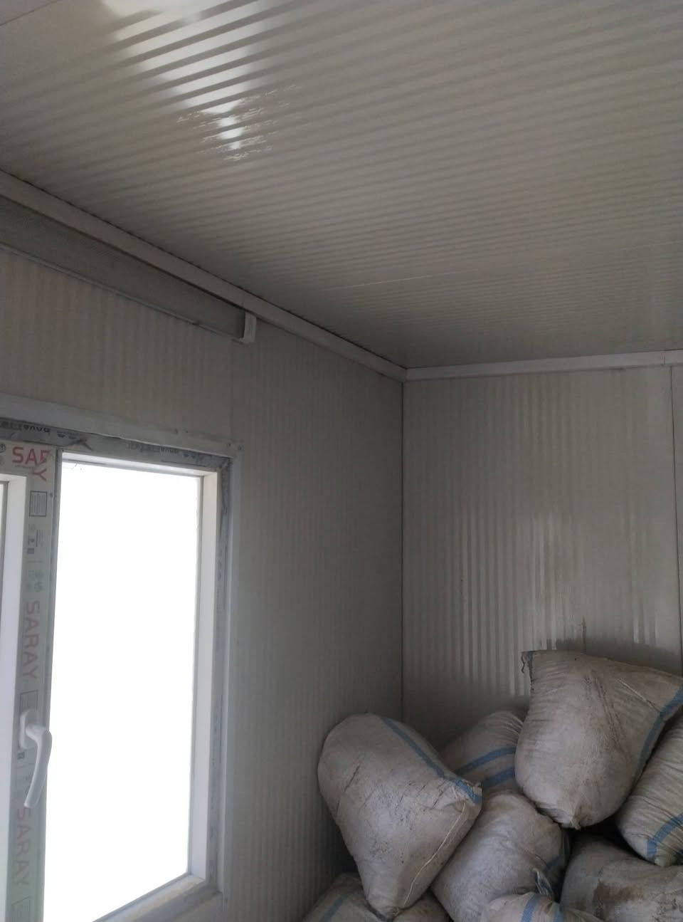 للبيع كرفان الطول 3 * 4 نضيف جدا الموقع ابو دشير خط النفط للاستفسار ***********
