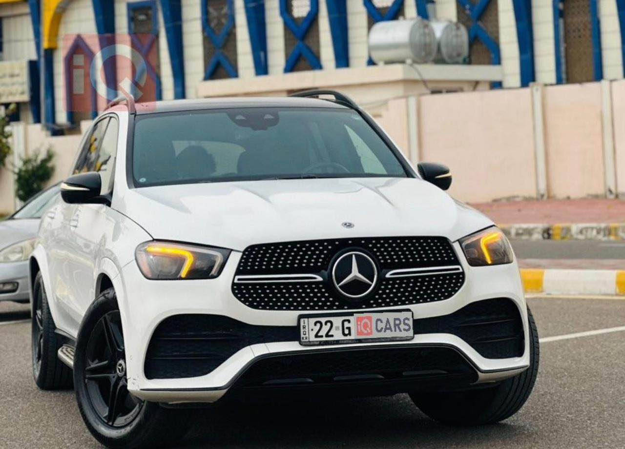 السلاام عليكم 
مرسيدس GLE450 موديل 2020
فول مواصفات ( أبواب سحب وبصمات وبانوراما وجكات وشاشات ورادارات وحساسات وكامرا 360 درجة وكشنات جلد تدفئه وتبريد وخزن وصندوك كهرباء ونقطة عمياء 7 راكب سقف شاموه   وبعد كلش هواية مواصفات 
السياره مكفوله ماشيه 167
السعر 50 الف وبيه مجال 
للاستفسار الاتصال على:*********** بغداد, العراق
