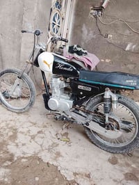 دراجه للبيع بدون سعر 450 بيها خيط دخان شراي يتصل 07782838200