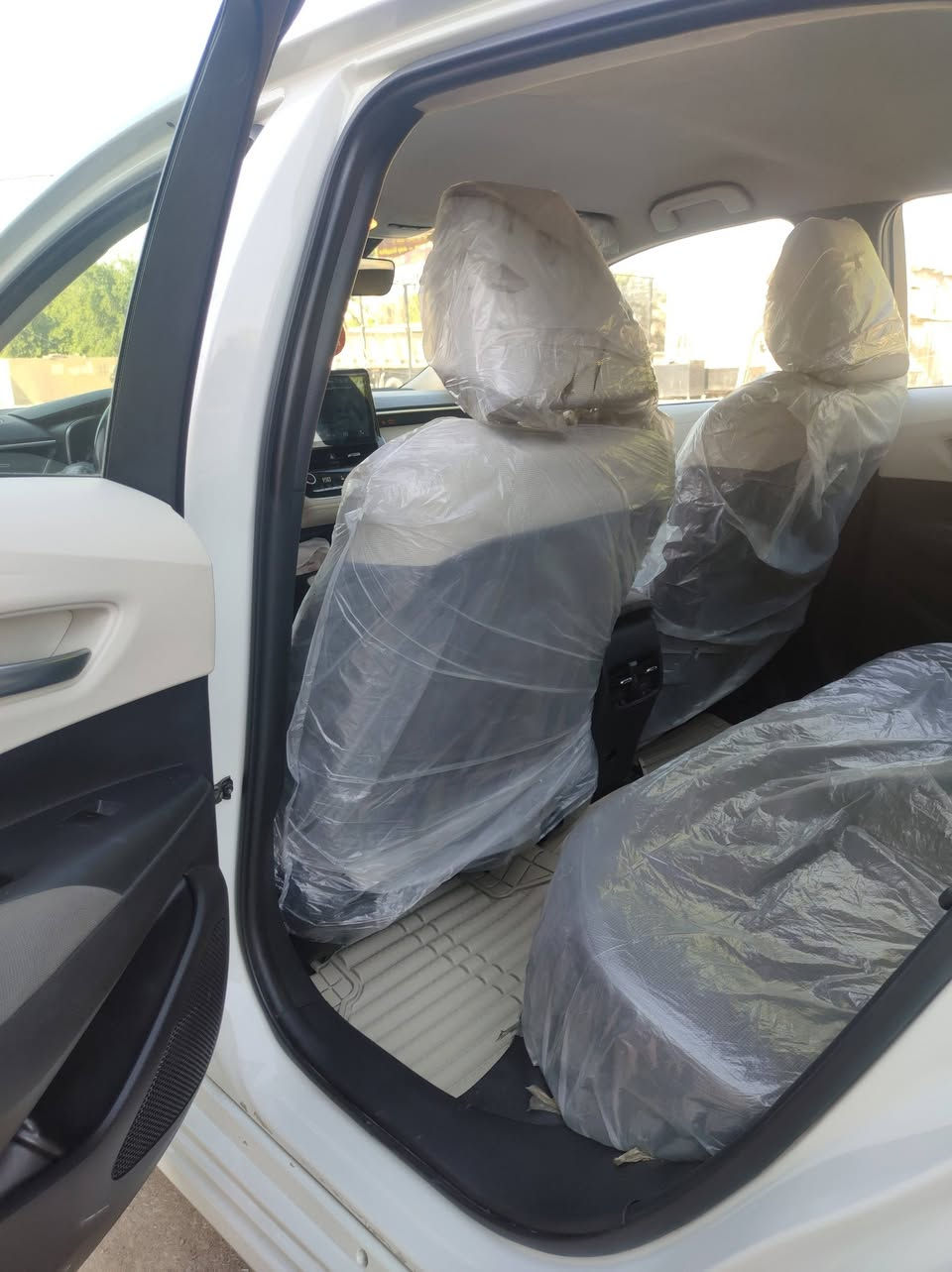 كورلا GLI 2021 وكالة جيهان 
السيارة فول مواصفات عدى الفتحة 
جاهزة من كلشي
بيها بارد بالهلال مال الجاملغ الخلفي ( طخة زغيرة ) 
الباقي كله كفالة  
مكان السيارة نجف

السيارة بأسمي
الخاص مفتوح 
او
Whatsapp & Call : *********** 
سعر ( 16,500 $ ) وقابل للتفاوض
