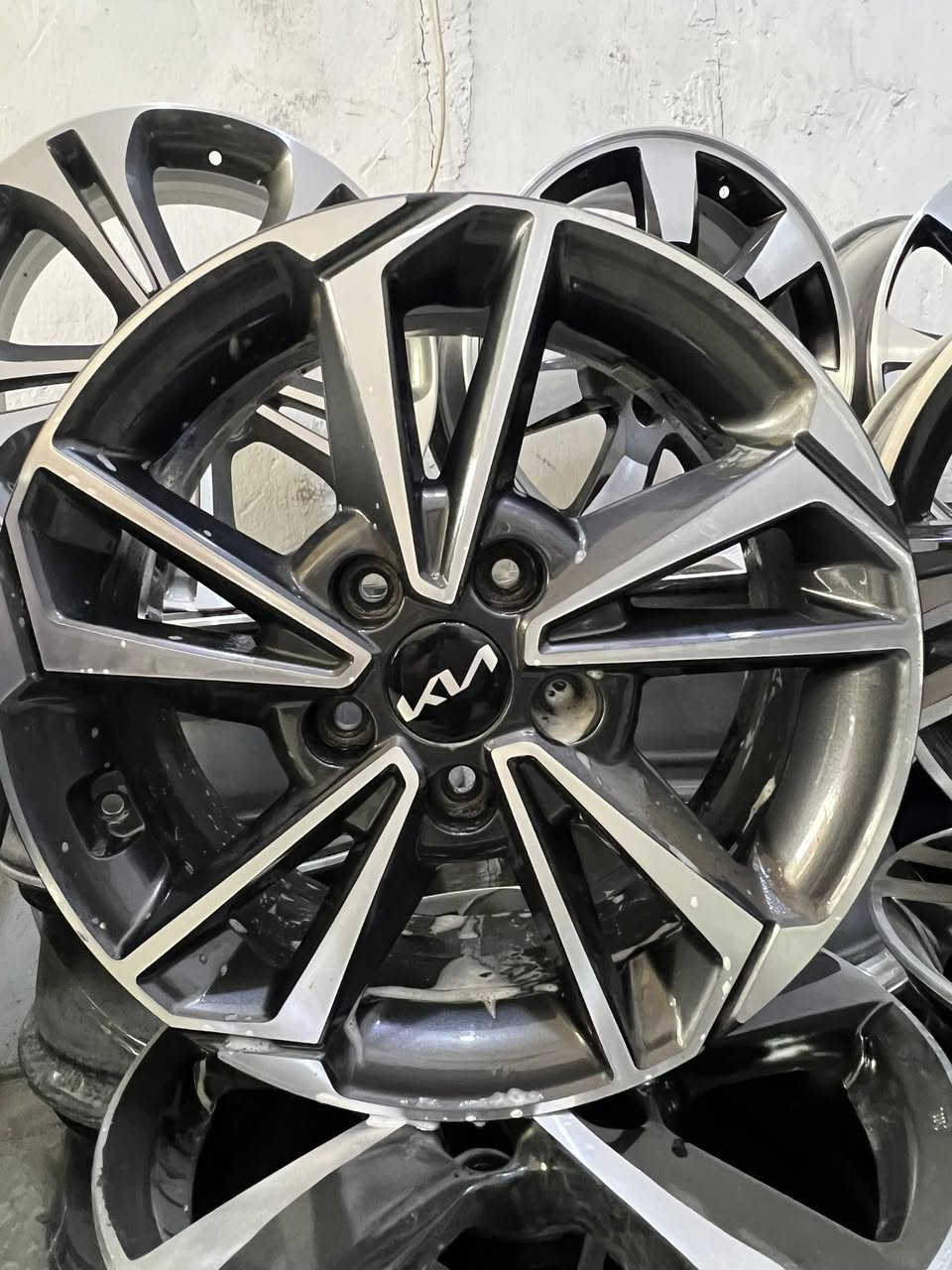 متوفر تك من كل نموذج 
كيا فورتي موديل 20 و 24 
***********
