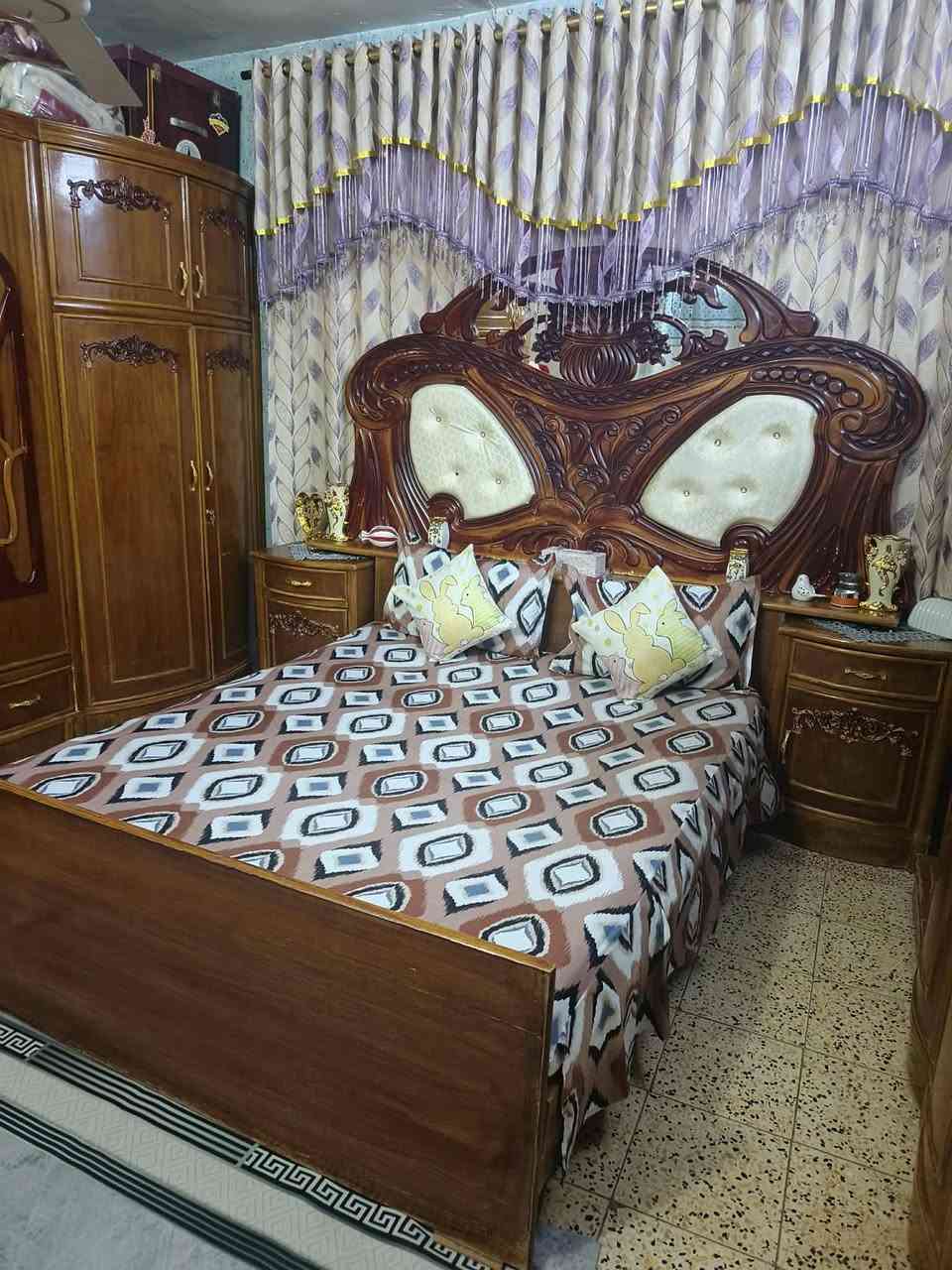 سلام عليكم غرفه نوم مستعمله نضيفه خشب ثخين يرادلها صبغ فقط كلشي واضح بالصور السعر 700 مكاني بغداد الكراده ***********
