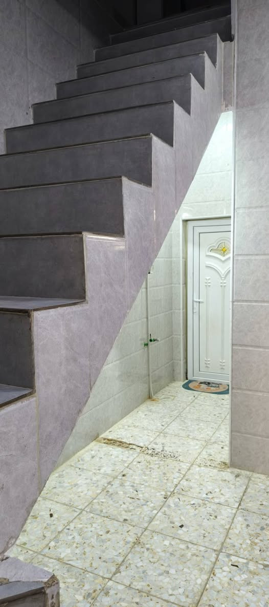 بيت حي ميسان زراعي ركن المساحه ٧٦ متر  صب كونكريت يحتوي البيت على استقبال ومطبخ وصاله وغرفه نوم وتخاريج قرب أسواق العائله داخل شارع المخبز للاستفسار ***********
