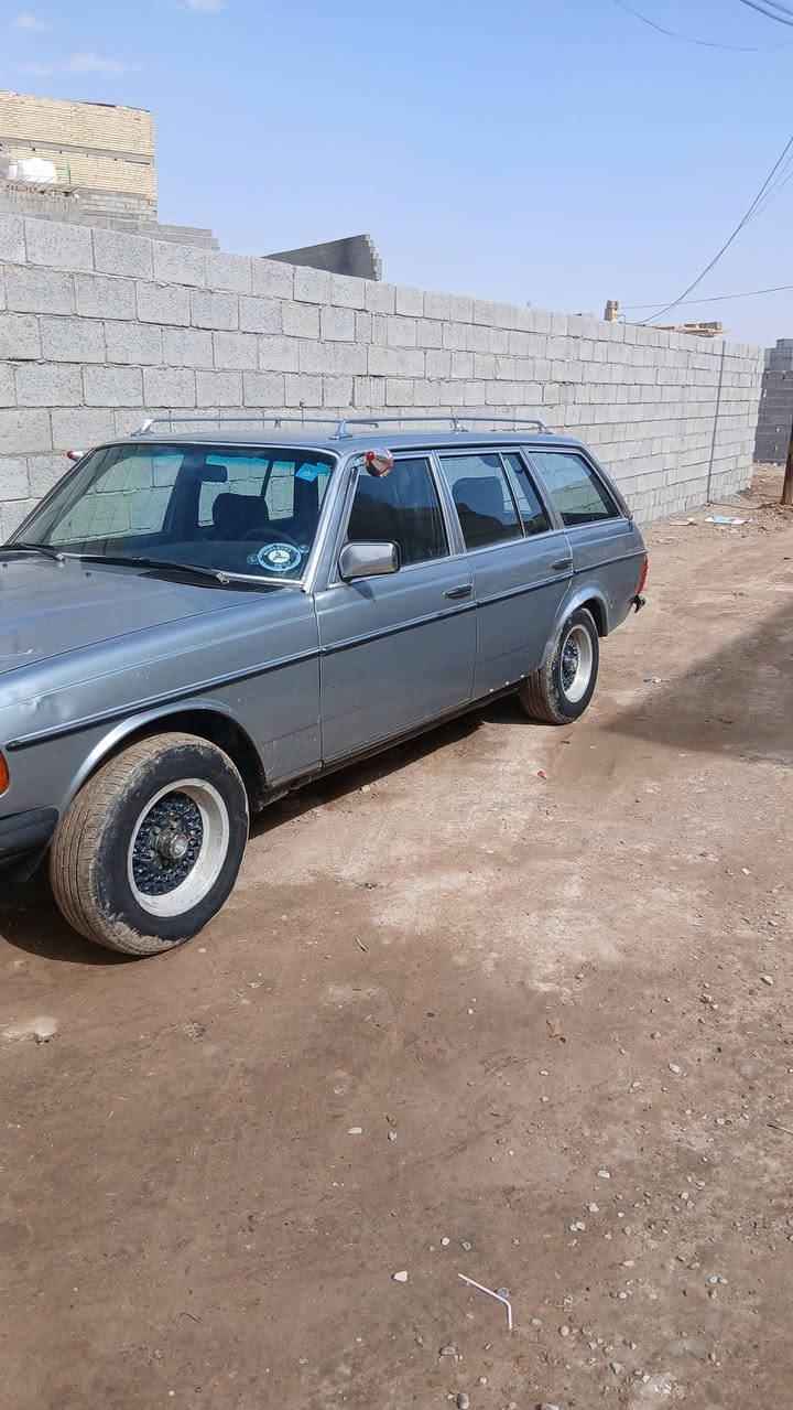 السلام عليكم  رمضان كريم عليكم 
اخوان مارسدس موديل ٨٤ سياره جاه ه تخم تاير حداديه كير ومكينه جدد  محور ففتي ٣٠٠٠ سياره جاهزه اي نقص ماكو 
بغداد باسمي تحويل ثاني يوم 
السنويه إلى ٢٠٣٠ رقم انكليزي بغداد 
العنوان بغداد الشعب 
رقم الهاتف ***********
اتصال فقط
