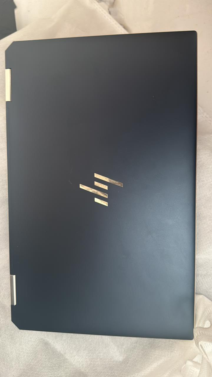 سلام عليكم
.🔹 الموديل: HP Spectre x360 13
• 🔹 المعالج: Intel Core i7-1065G7 (جيل عاشر)
 • 🔹 الرام: 16GB
 • 🔹 التخزين: SSD 512GB
 • 🔹 كرت الشاشة: Intel Iris Plus
 • 🔹 شاشة لمس + يدعم القلم
 • 🔹 صوت Bang & Olufsen
 • 🔹 تصميم معدني نحيف وفخم
نضيفه و استخدام قليل 
قيم و تدلل


**إذا كنت صاحب هذا الإعلان وتريد حذفه لأي سبب، رجاءا أرسل رسالة إلى الدعم الفني**