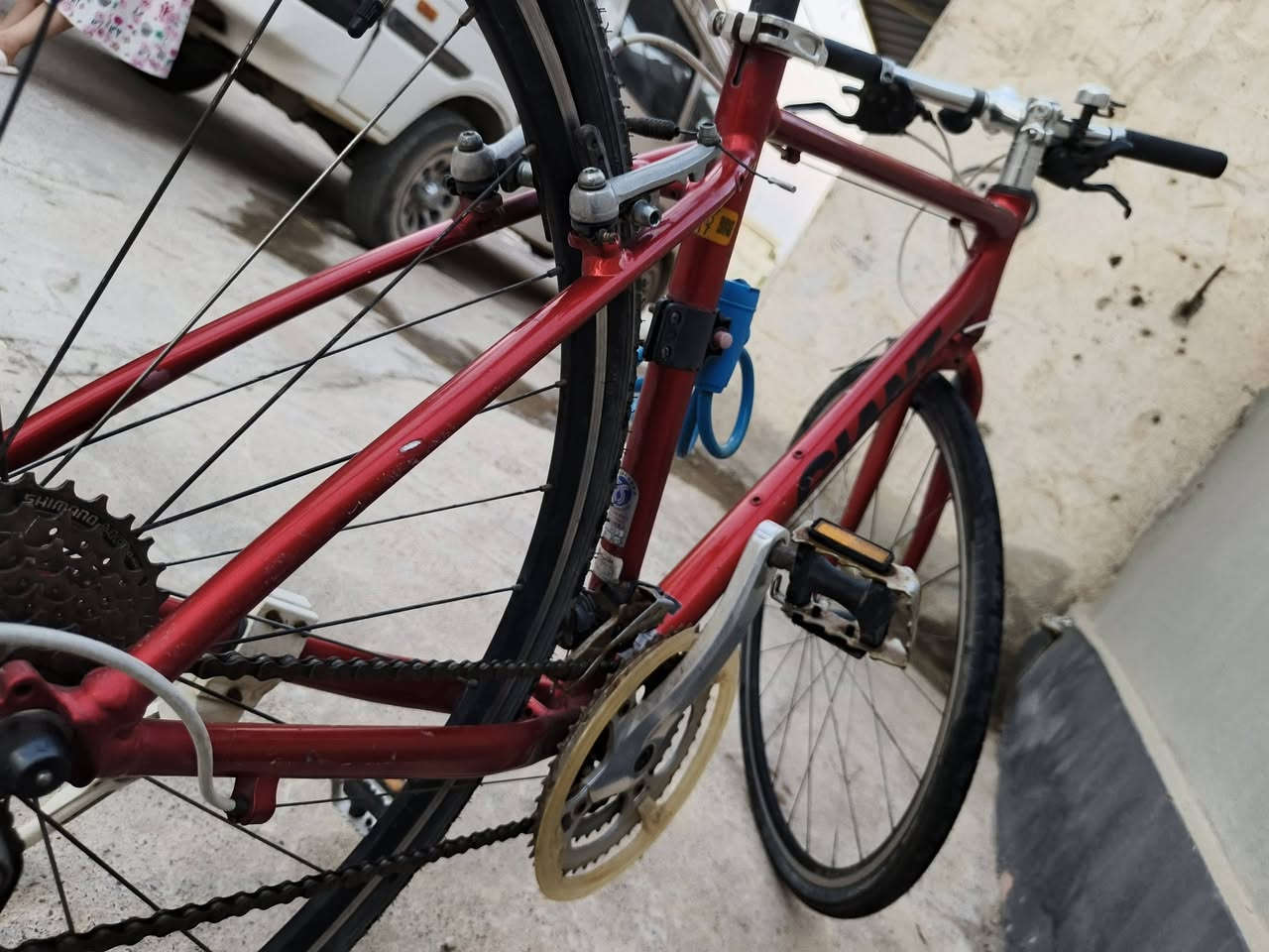 🚴🔥 للبيع | GIANT الأصلية 🔴
✨ دراجة رياضية أصلية بحالة ممتازة، خفيفة وسريعة وجاهزة للاستخدام.
💎 المواصفات:
✅ ماركة GIANT الأصلية.
✅ هيكل ألمنيوم خفيف ومتين.
✅ ⚖️ الوزن: حوالي 12 كغم.
✅ 🛞 : مقاس27.
✅ ⚙️ غيارات Shimano الأصلية.
✅ 🛑 فرامل أمامية وخلفية قوية.
✅ 💺 مقعد مريح قابل للتعديل.
✅ 🔔 جرس.
✅ 🔒 قفل مع المفتاح.
🎯 مناسبة للرياضة، المشاوير اليومية، والتمارين. ✅ جاهزة للاستخدام مباشرة. السعرر.. (184).. قابل للتفاوض بل معقول


**إذا كنت صاحب هذا الإعلان وتريد حذفه لأي سبب، رجاءا أرسل رسالة إلى الدعم الفني**
