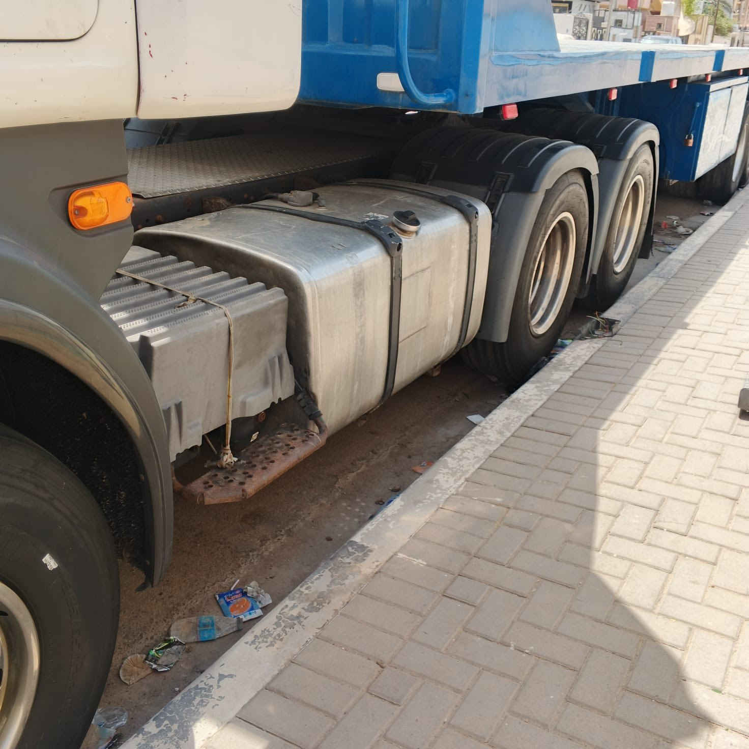 سلام عليكم
سكانيا  نص دغداغ
محرك 500 
سحال دبل تاير 
باج بطن
سبلت خزن 
فقط راس تريله بدون عربانه 
سياره نظيفه اهله اصحاب مصلحه وكاله ثاني يوم 
للستفسار      هذا رقم صاحب السياره 

‭0772 771 7914
