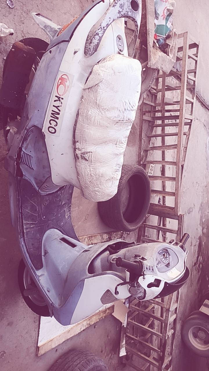 اسلام عليكم من رخصة الادمن
دراجة كامكو  150 للبيع 
دراجه حلوه وعمليه وقتصاديه
لدراجه عوزهة ترتيبات بصيطه تنضيف لبستم ولكابريتر تصير بطله وعوزهة كفرات وباقي لتفاصيل شوفت عينكم وموضح بل فيديو لدراجه خير من الله وليريد هلة بي يراسل خاص او عل رقمي رحمه لوالديكم لمو شراي لا يراسلني *********** بي واتساب
