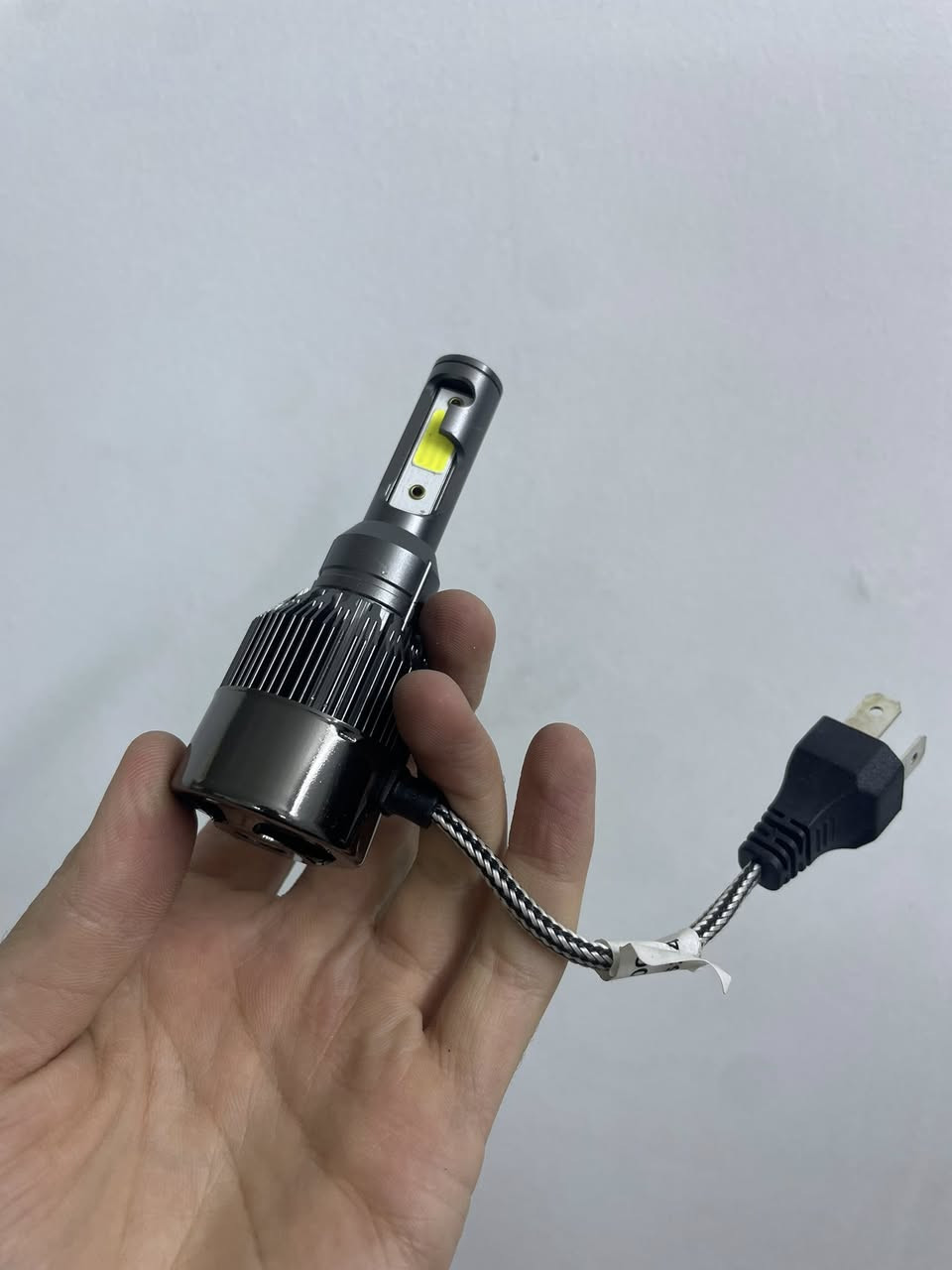 السلام عليكم شباب 

يتوفر 

- لايت اصفر تفصيخ 
- زنون ابيض 
- رواط 
***********
العنوان / حي الاعلام - السيديه 
يوجد توصيل 🚚
