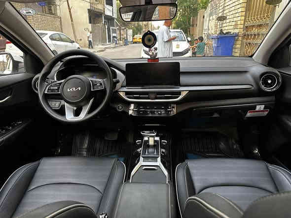 سلام عليكم k3 موديل ٢٠٢٤ سياره ماشيه ١٦ الف مكفوله كفاله عامه مكانها بغداد السعر ١٤٥ وبيها مجال قليل ***********
