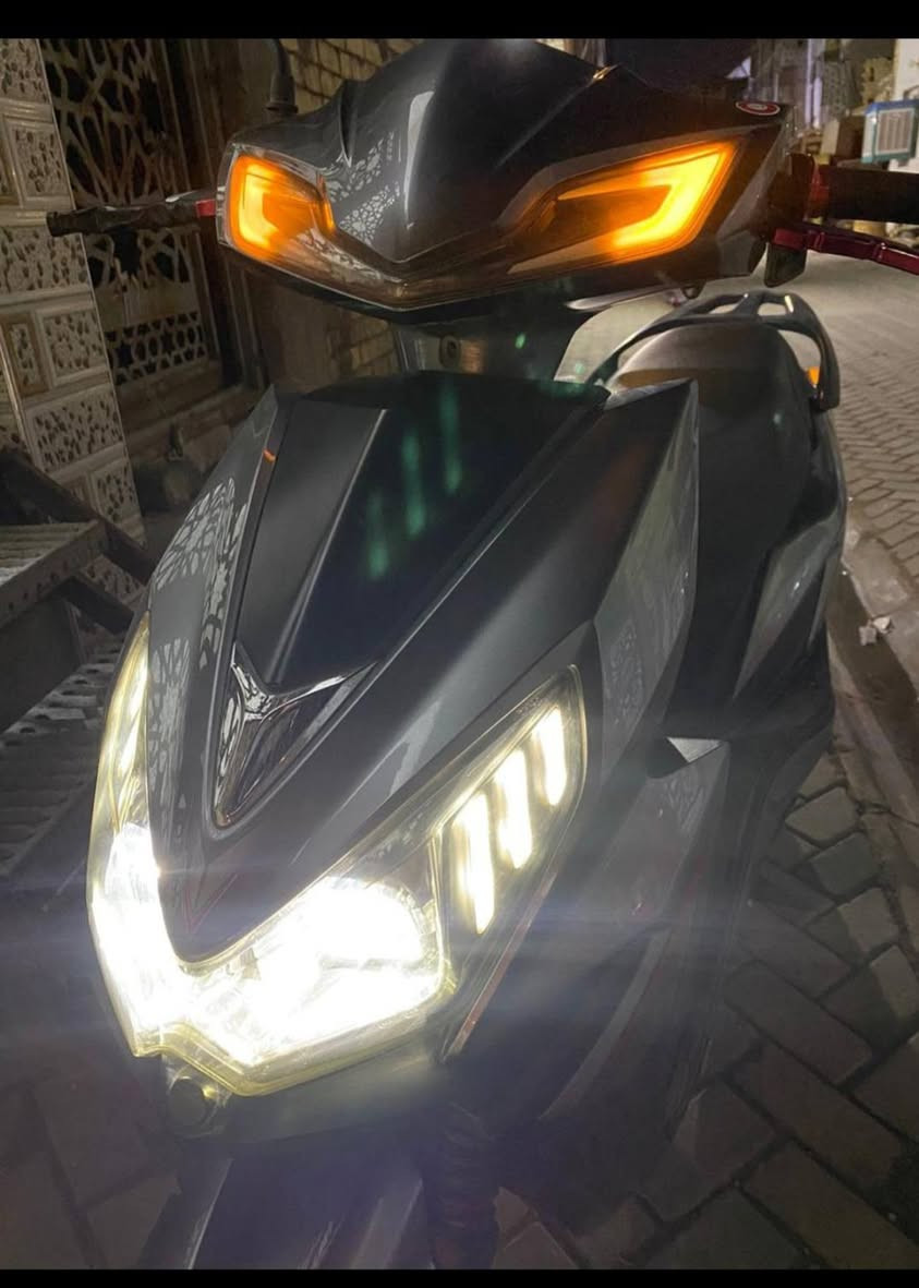 دراجة شحن
١. إشارة لد امامي خلفي 
٢. تاير خلفي جديد 
٣. دسك امامي خلفي 
٤. لايت زنون عالي ناصي 
٥.دبلات غاز 
المكان بغداد مدينة الصدر 
السعر ٤٠٠الف بيهة مجال قليل
***********
