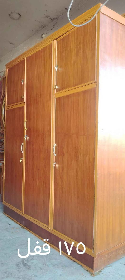 كناتير صاج للبيع وميز مراية الأسعار موجودة بالصورة الاسعار قفل بدون عمله مكاني بغداد الشعلة هاتف *********** وبيه واتساب موجود توصيل بكروة بغداد فقط بغداد, العراق
