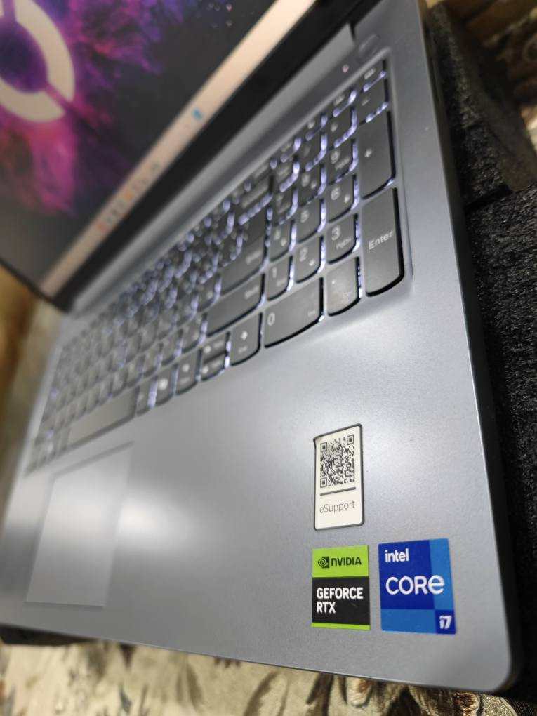 السلام عليكم شباب
لابتوب الاستخدامات الثقيله من لينوفو فئه اللوق LOQ 
جهاز بالكارتونه نضافه ٩٩% مشحون ٣٠ مره 
صحه بطارية ٩٩%  مضمونه 
ياتي بعتاد 

شاشه حجم 15.6 انش نوع Enhance LED الوان نقيه 100%SRGB بمعدل تحديث 144hz

معالج خارق من انتل 
Core i7-12650HX 20CPU TURBO BOOST 5.20GHZ 
فئه الHX الاثقل مدعوم بكافة التقنيات  

كرت الشاشه منفصل من انفيديا 
RTX 4050-6GB DLLS 4 + FRAME GEN 
بحجم صافي 6GB مدعوم باحدث تقنيات الDLSS وخواص توليد الاطارات 

رامات سعه 16GB نوع DDR5 الاحدث 
هارد سعه 512M.2 

بطارية تستمر اربعه ساعات عمل وحسب الاستخدامات 
كيبورد معرب ضوئي
افضل نضام تبريد سائل بارد جدا تحت الضغط
صوت ستيريو من DLOPY 
اكيد ممتاز جدا لكافه الكيمنك الحديث و جميع برامج صناعه 
المحتوى و الهندسة

السعر ٩٤٥ الف فقط

بغداد ويوجد توصيل ايضا 
تواصل*********** بغداد, العراق
