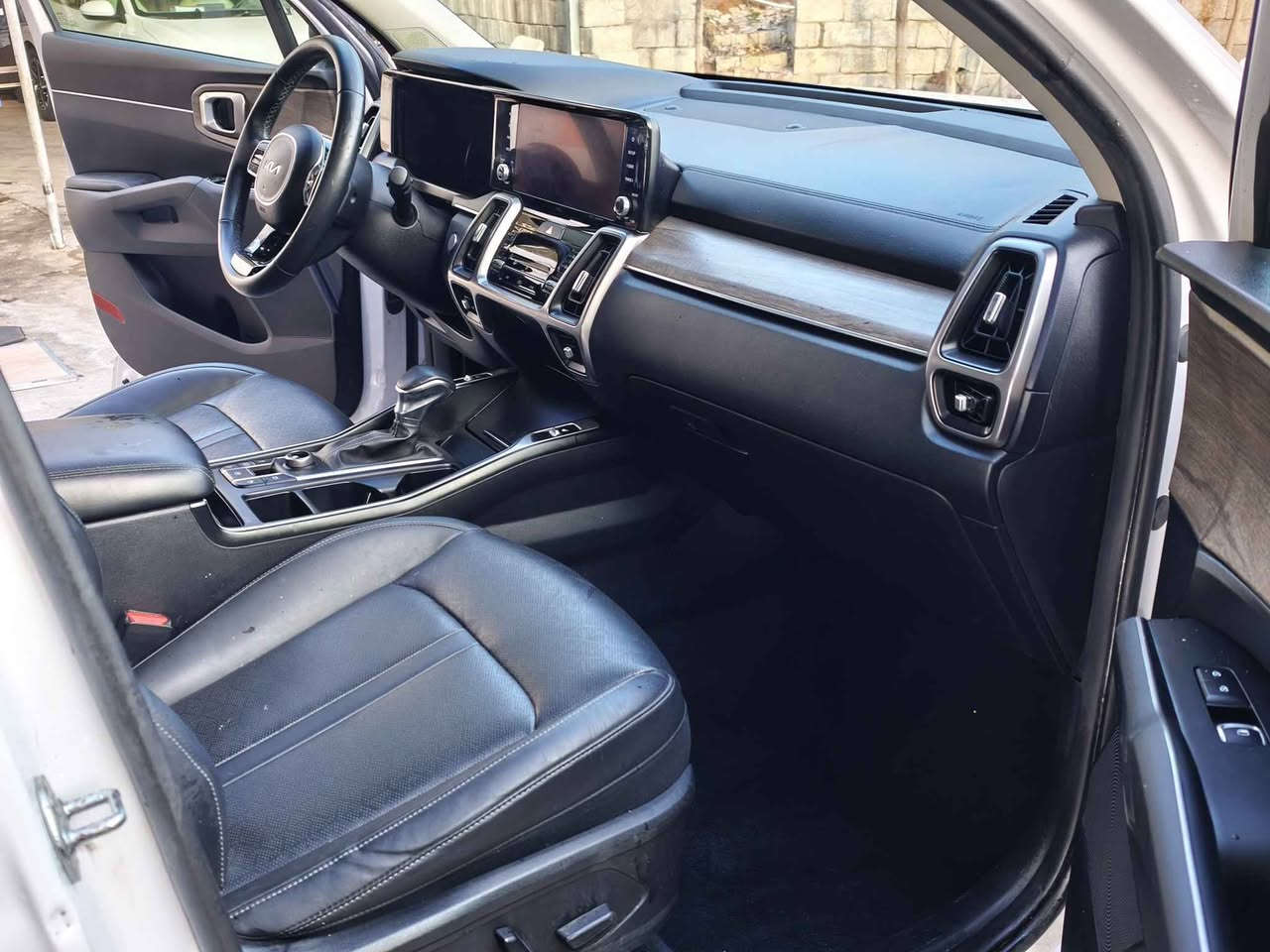 کیا سۆرێنتۆ قەپات مواسەفات، ٢٠٢٣ پێش و پشت کەپس
٤ پارچەی لای سایەق کلێری ئەمریکا بێ ناو، ٢ دەرگا لای سەکن دەعم ناو دەرگای گرتووە. پەڵەیەک پشتی سەقفی بۆیاغە.
فول مواسەفات،ئێرباگ بەس شان تەقیوە و بیلادی دانراوەتەوە
ڕادار پێش و پشت و تەنیشت، پانۆراما، کوشن جڵد و کارەبا و گەرم، کوشن مەلەکی، ٣ ڕیز کوشن، شەغال و بەسمە، دەبڵ ئەکسل و ٥ مۆدی لێخوڕین، چەندین مواسەفاتی تر.
ڕەقەم سلێمانی و دە هەزار مایل ڕۆیشتووە.
ڕەقەم شانسی 5XYRHDLF8PG184597
Tel *********** بشدار, السليمانية
