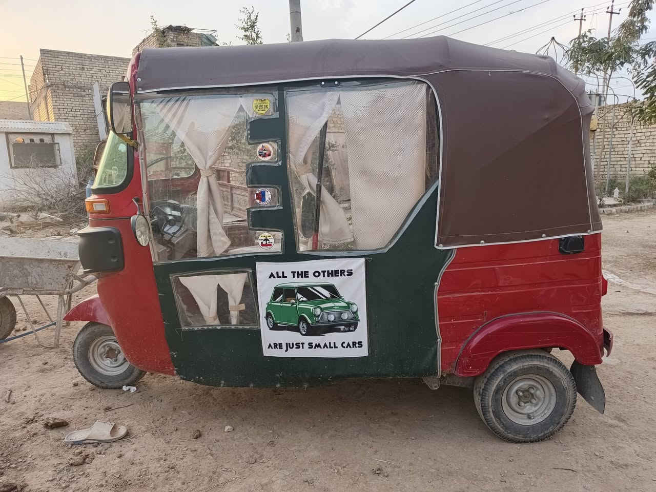 سلام عليكم تكتك موديل ١٨مكينه ٢٠نضيفه خير من الله السعر ٥٢٥٠وبيه مجال العنوان بغداد سبع  قصور تصال على رقم ***********
