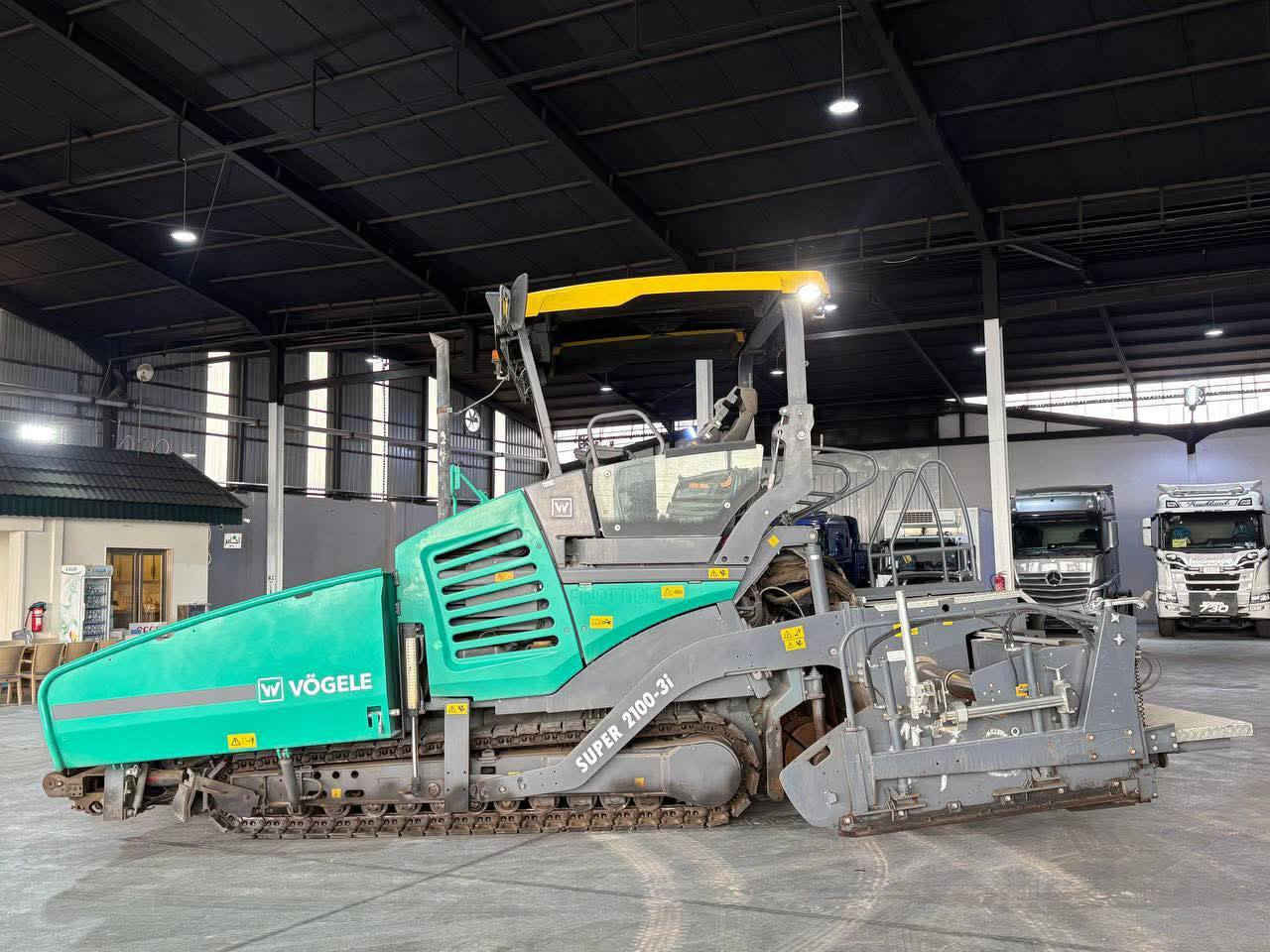 للبيع  فارشه VOGELE حجم 2100 داش ثري موديل 2016 دخول جديد ما مشتغل بالعراق مكفوله  عداد ساعات العمل 5700 ساعه للاستفسار اتصال ***********
