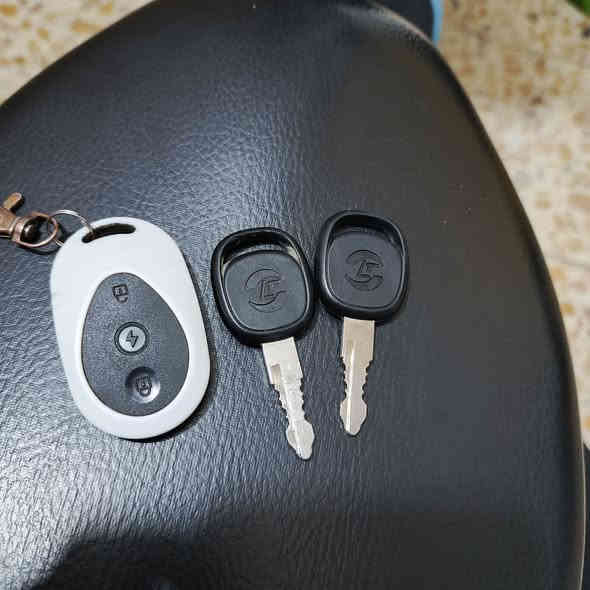 دراجة شحن حجم 14 بطارية 15 انبير دراجة  نضيفة كلش السعر 250 قفل مكان التومة الصالحية رقم واتساب ***********
