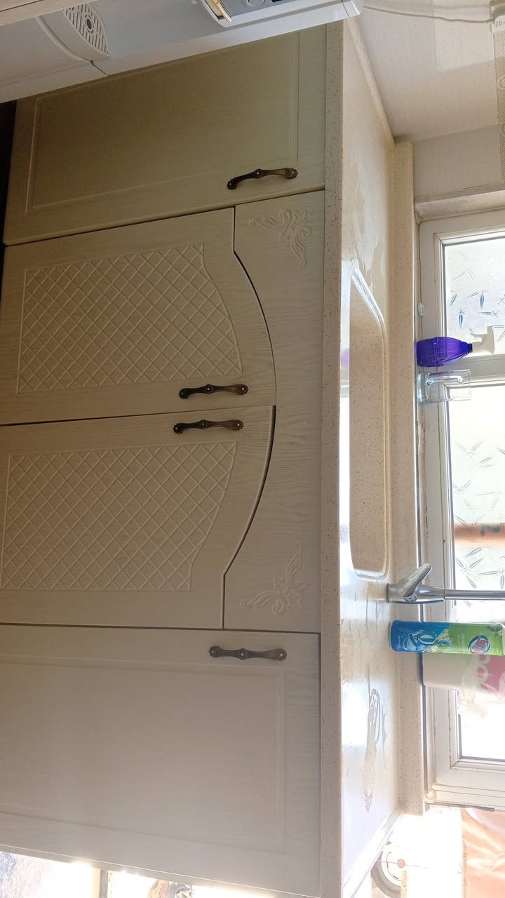 لة هةوليرة بو فروشتن بالون پريسة و دةستكردة زور خاوينة و بي عةيبة ناوى ئةليكونة و دةرى دارة  مةخسةلةكةى ٢٨٠ ية و  سةرو بنة كة دوو مةتر و نيوة     ٤٥٠ و مةحمةلة


**إذا كنت صاحب هذا الإعلان وتريد حذفه لأي سبب، رجاءا أرسل رسالة إلى الدعم الفني**