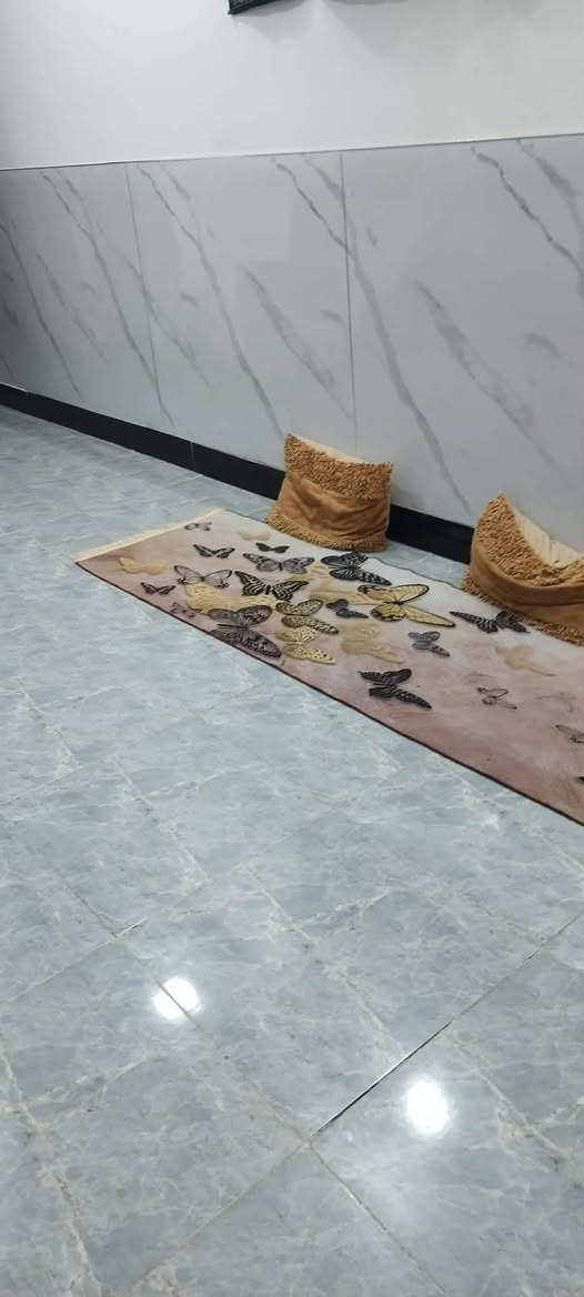 السلام عليكم البيت البيع ميت 100 العنوان بغداد النهروان حي الاحرار  القطعه مصفره السعر الرقم ***********
