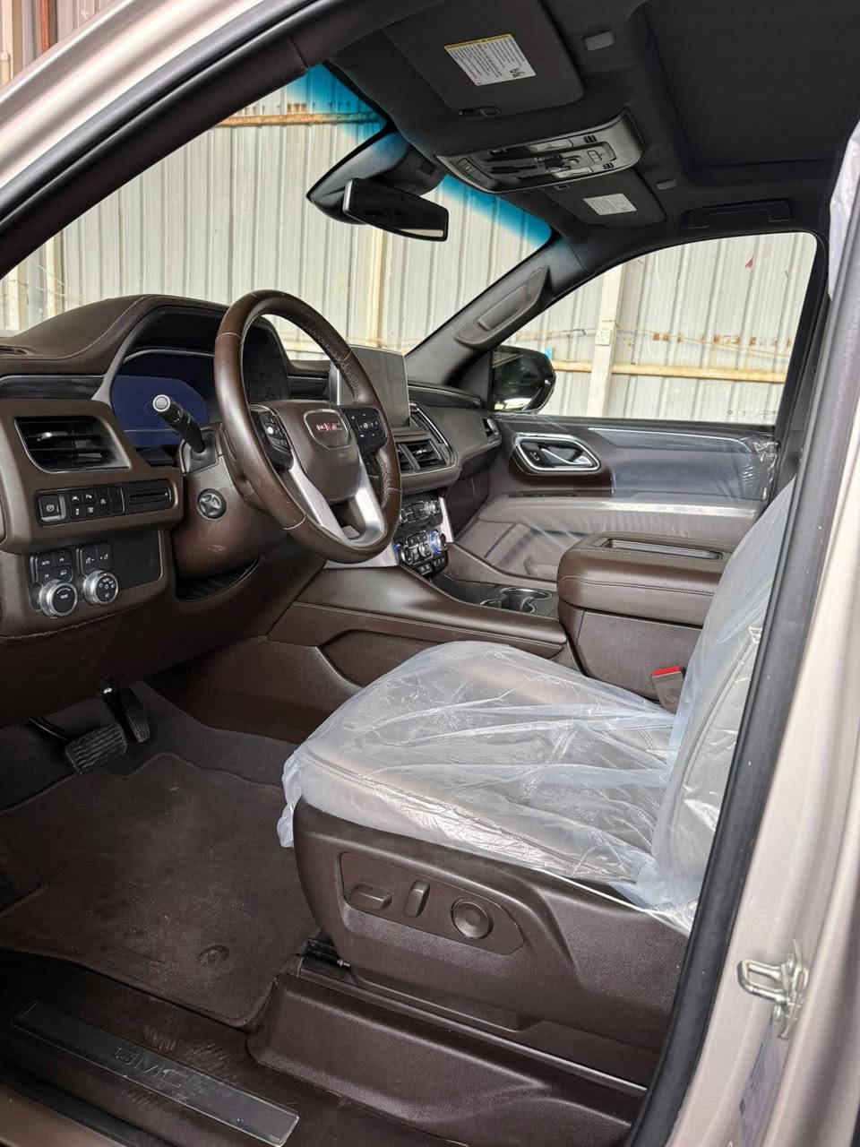 السلام عليكم 
GMCشاصي طويل يوكن 
مديل 2023
سياره فول للاخير حتى قاصه بيها سياره 
شاشه جبيره مقاعد vip شاشه دجيتل الكتروني سياره فول للاخير سياره ما نازله للشارع وما مشتغله خط ابد سياره جديد بمعنى الكلمه ماشيه 23الاف بس رقم اربيل بسمي لون شمباني جنطه كهرباء سياره فول فتحة سقف 
الحادث اعصار عندك صبغ فقط جاملغ خلفي سياره بجم كبس وعندك مكانات بيها بارد 
شراي خابر ***********
مكاني بغداد شارع فلسطين 
سعرها 45الف يعني 4دفاتر و50ورقة
