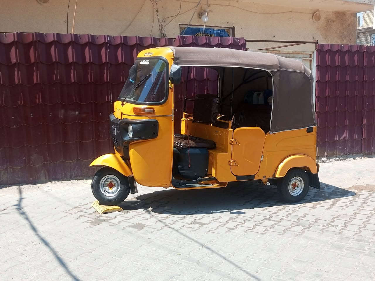 سلام عليكم تكتك للبيع موديل 21 شهر 6 تكتك نضيفة خير من الله  مكينة مكفولة بيهة ضربة لغد و اليورة شوية سعر 8ملاين و 100 وبيهة مجال حك الجية مكاني بغداد الحرية  ***********
