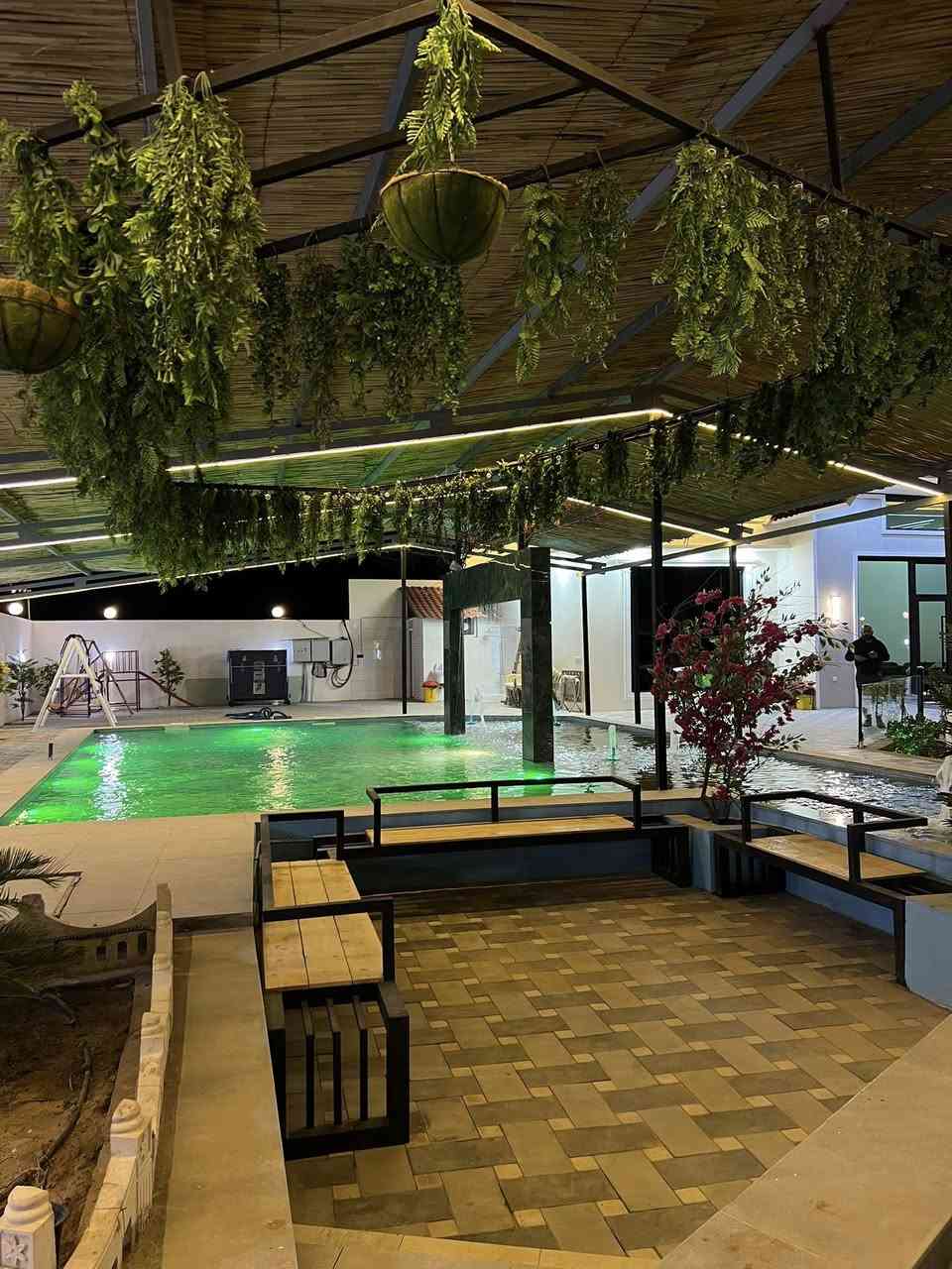 مزرعة في الفلوجة قرب جامعة الفلوجة على السريع متوفر حجوزات اول يوم العيد ورابع يوم العيد صباحي فقط الي 
السعر : (٣٥٠) الشفت 
للحجز التواصل مع الرقم واتساب ***********
