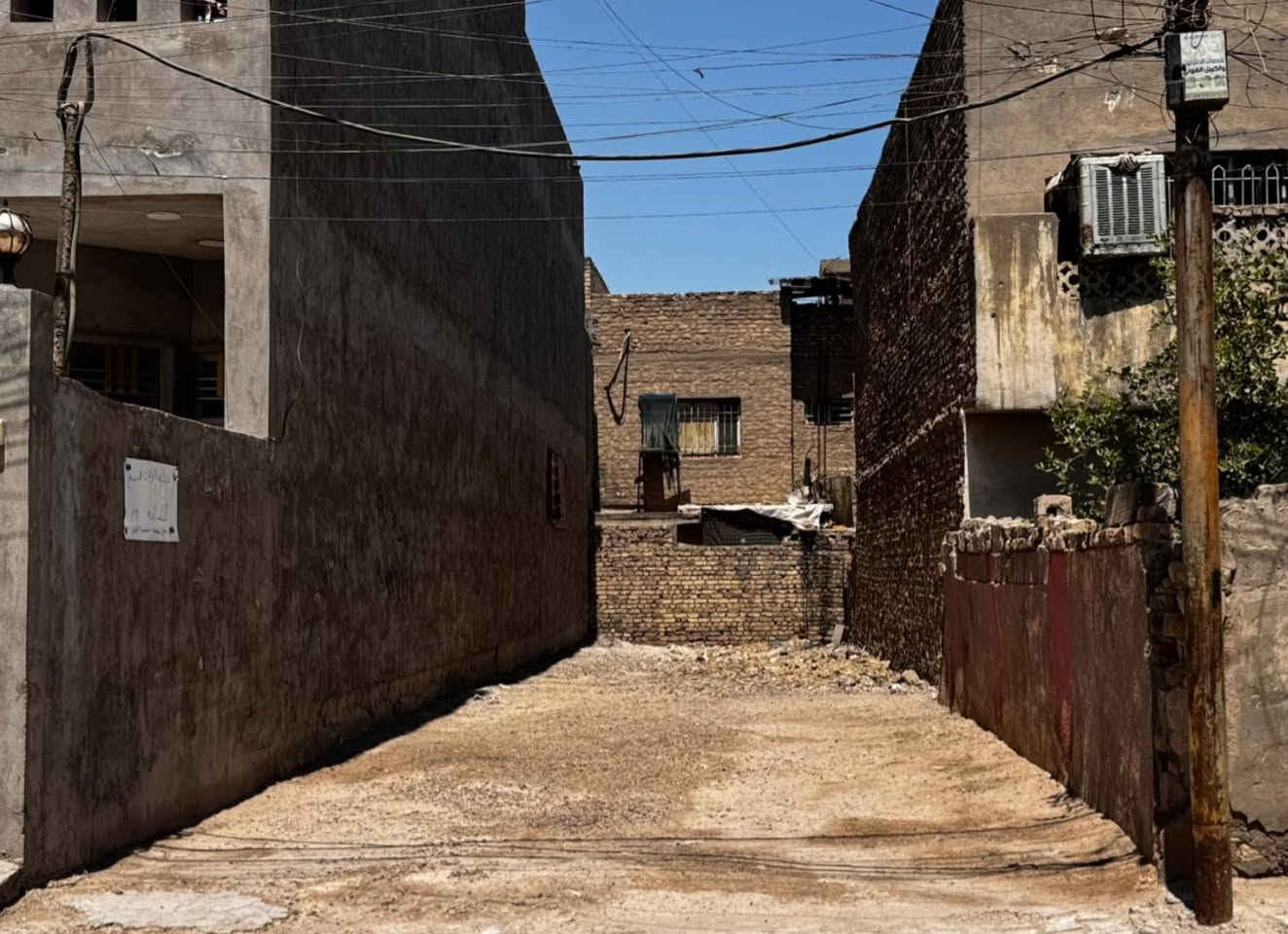 سلام عليـكم
قطعة ارض للبيع 
المساحة : 130 م
الواجهة:5م
النزال : 26
الموقع: الكمالية شارع الاصفر 7 فرع عن شارع العام في فرع مجمع دار السلام الطبي 
للاستفسار  ‭
‬

‭***********‬
اتصل وبل خدمة (مكلف بل نشر)
