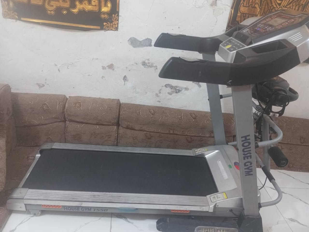 جهاز جري للبيع ماركة هاوس جيم أفضل ماركة موجود في السوق دبل ماطور نوع الماطور جبلي يتحمل الجهاز أكثر من 150 كيلو الجهاز كامل مع احزام البطن مستخدم شي قليل سعره 500 ألف للاستفسار الاتصال على الرقم ***********
