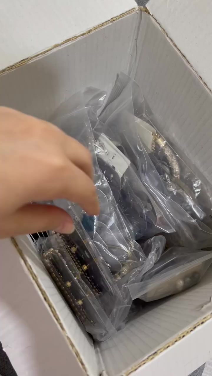 السلام عليكم
توفرت كارتونة اكسسورارات بسعر ٢٥ والتوصيل مجاني 
تحتوي الكارتونه  اكثر من ٩٠ قطعه
عرضتلكم بالصور شي قليل من المحتوى


**إذا كنت صاحب هذا الإعلان وتريد حذفه لأي سبب، رجاءا أرسل رسالة إلى الدعم الفني**