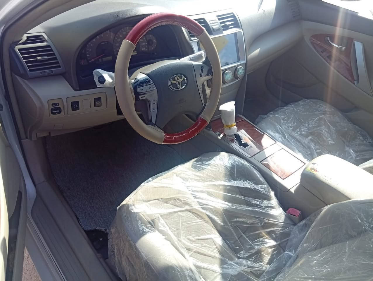 کامری مۆدێل 2010 سەڵتەنە
  یەک پارچەبۆیاخ بێ ناوگرتن
 149هەزار ڕۆشتوە
 ڕەقەم سلێمانیە
تەحویل و غرامە بەشەرت
شوێن سلێمانی
 بۆپەیوەندی 
 *********** 
  0751802272
 مشتەریت تەلەفون بکە لەخزمەتتاین
