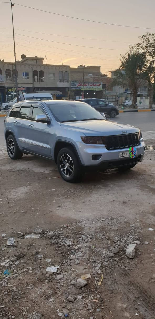 جيب لاريدو 2012فول مواصفات اوفر لاند جنطه كهربائي دفع رباعي تحكم ثلاجه بجم زنون محرك كير صدر تبريد كامله صدر جديد تخم تايرات جديد بيها قطع صبغ ابيع احزام سعرها 147 وبيها مجال مكان بغداد حي او *********** علي لون سمايه مميز
