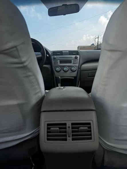 سلام عليكم كامري 2010 سياره خليجي سياره مكفوله بدون صبغ بيهه مكانين بارد مكان بغداد السعر 130 وبيهه مجال سياره باسمي 
الرقم الهاتف .. ***********
