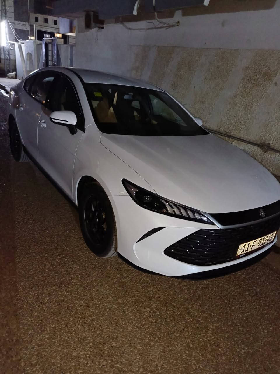 كن بلاص مكفولة رقم بغداد بإسمي ماشي 7800 السعر 17 مليون و900 مكان السيارة فلوجة ***********
