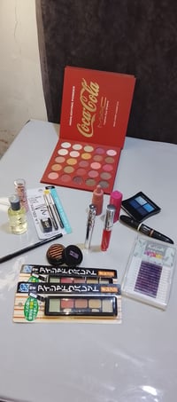 مكياج • طقم • توصيل