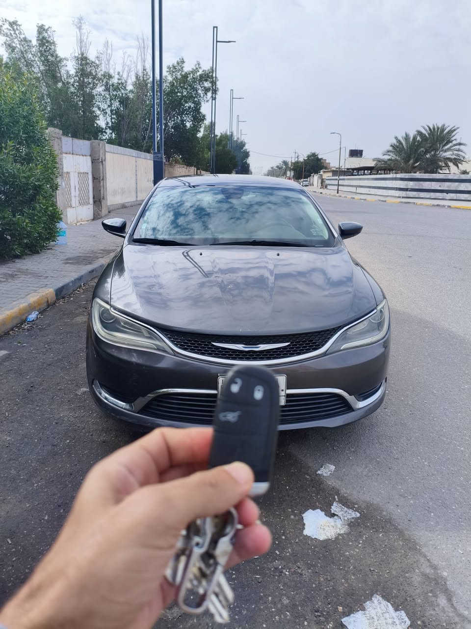🚗 للبيع كرايزلر C200 موديل 2015 🚗
🔹 المحرك: 2400 سي سي – 4 سلندر
🔹 القير: أوتوماتيك 9 نمر
🔹 الممشى: 108,000 كم (حقيقي)
🔹 الحالة:   – استعمال شخصي
✅ الضمانات:
مكفولة من الغرق
مكفولة من الصبغ
مكفولة من الضرب (الضربة حدادة فقط)
الإيرباك سليم 100٪
🔧 الصيانة والحدادة:
تبديل الحدادة العامة للسيارة قبل شهرين
تبديل مشط السيارة
حدادة أمامية وخلفية كاملة
لا يوجد أي تبديل لأي قطعة ميكانيكية أو كهربائية
⚙️ المواصفات:
شاشة صغيرة
تحكم كرسي السائق
كير ماوس
باقي مواصفات كرايزلر المعروفة
📄 الكمرك:
قيمة الكمرك: 3,750,000 دينار عراقي
قابل للدفع من قبل البائع أو المشتري حسب الاتفاق
💰 السعر:
11,800 دولار في حال الكمرك مدفوع من قبل البائع
9,500 دولار في حال الكمرك على المشتري
📍 الموقع: البصرة
📞 للاستفسار والمعاينة: خاص / اتصال***********
❗ البيع للجادين فقط
