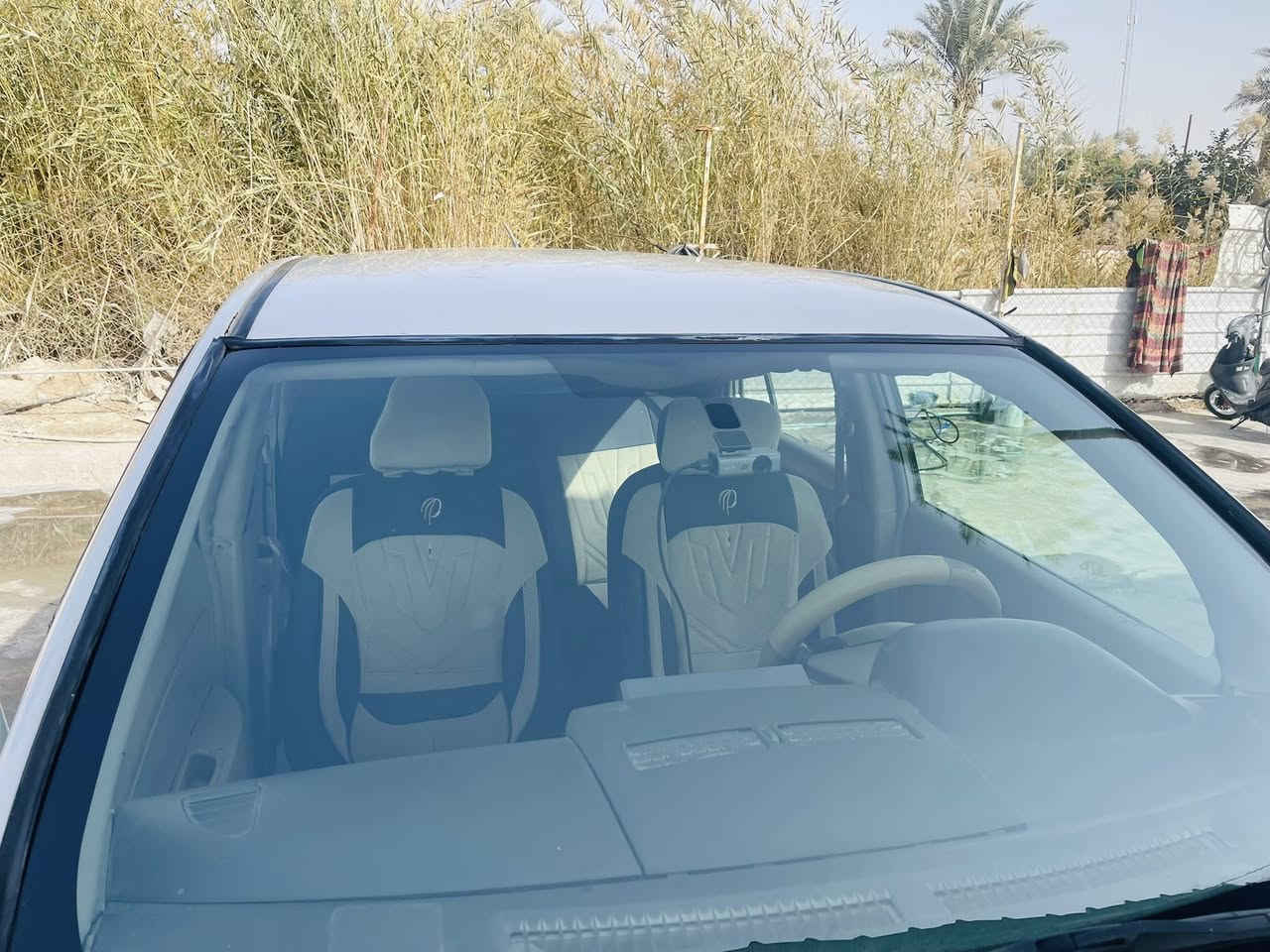 السلام عليكم 
للبيع او مراوس 
نيسان تيدا 2006
رقم بابل مميز باسمي 
جاهزة هزة وسنويه ورقم 
مصبوغة عام  
كفالة كير مكينة تبريد لغود شواصي 
حداديه نص عمر 
تخم تاير وباتري جدد 
السعر 65 وبيه مجال 
مكانه بابل-حلة 
***********
