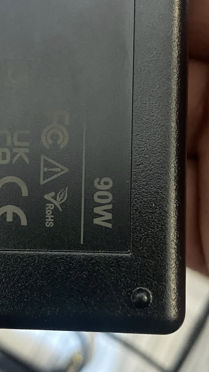 شاحنه جوكر ١٩.٥ فولت 
وياه ١٥ تحويله ابره يعني اشغل كل نواع الفييش الابره الي تفيده يرلسلني ويدلل


**إذا كنت صاحب هذا الإعلان وتريد حذفه لأي سبب، رجاءا أرسل رسالة إلى الدعم الفني**