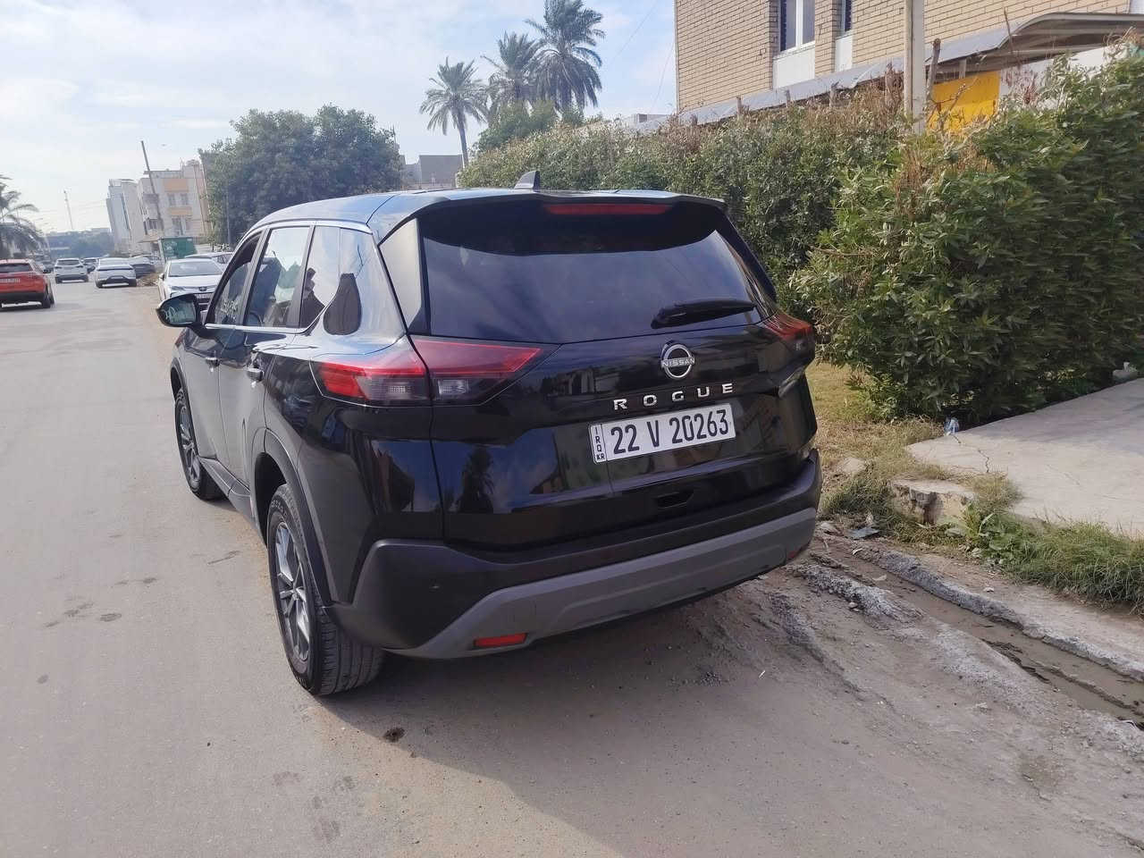 السلام عليكم...للبيع بسعر مناسب جدا وبالعافية عالياخذها.. 
 نيسان روج 2023 وارد امريكي بدون اي صبغ و بدون تبديل.. حادثها موضح امامكم... السيارة جديدة جدا... ماشية 69... رقم مميز للبيع السعر 155 بلاش وبالخير عالياخذها
الاتصال على الرقم ***********
مكان السيارة بغداد اليرموك قرب ساحة قحطان
