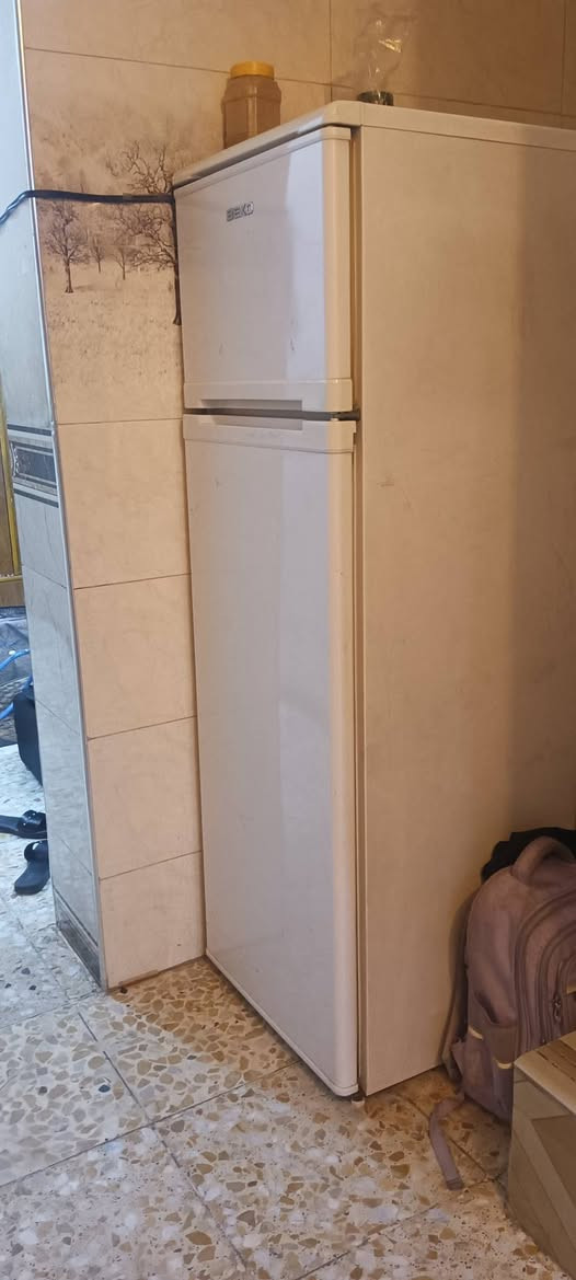 للبيع مكان بغداد العبيدي
كنتور 150 وبي مجال
ثلاجه الحمرة 150 نضيفه مال غرفه
جربايه ام المخزن 70 هبة ودوشكهة 
ثلاجه البيضه 125


**إذا كنت صاحب هذا الإعلان وتريد حذفه لأي سبب، رجاءا أرسل رسالة إلى الدعم الفني**