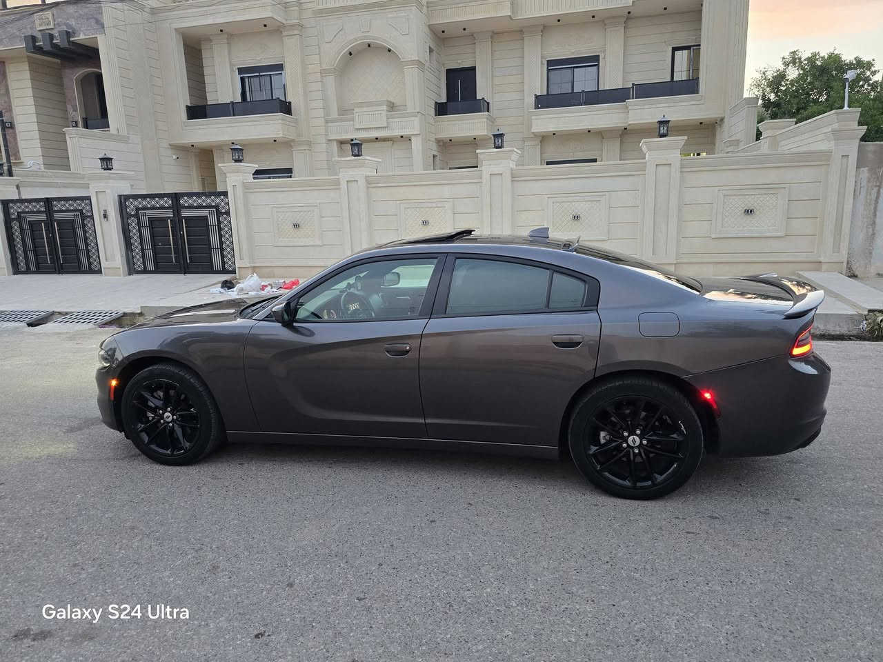 للبيع
سعر 185$
جارجر sxt  بلس موديل 2021
ماشية 80 ألف سيارة استخدام شخصي كلها وضع شركة 
محرك 6 سلندر حجم 3600 كير اوتوماتيك 8 نمر 
فور ويل شرط المحرك والكير والاكسل 
رقم نينوى دولي باقي على تسليم لوحات 
هزة جديد  سنويه جديد شرط التحويل 
 فول مواصفات 1/1 
🚫 ضررها جاملغات الخلفية صبغ  فقط بدون دواخل ..شواصي واسفل صندوك سليم بشرط اربكات سليمة بشرط مرفوق صورها بأمريكا مع الصور 
فول مواصفات
بصمة تشغيل بصمة ابواب تشغيل عن بعد 
رادار امامي رادار حانبي
كشنات امامي كهرب و تبريد❄️ تدفئة🔥 كشن خزن 
كشنات خلفي تدفئة تبريد قطعتين ثللللج ❄️
ستيرن خزن وتدفئه شفتات بالستيرن 
فتحة سلايت 
لايت ليد وزينون 
نظام سبورت شفتات ستيرن 
نظام سوبر تراك باك 
شاشة كبيرة كامرة دوارة حساسات خلفي 
مظخم صوت سماعات 🔊 Alpne 
السياره بيها بعد مواصفات 
موصل الايسر 
***********
***********
