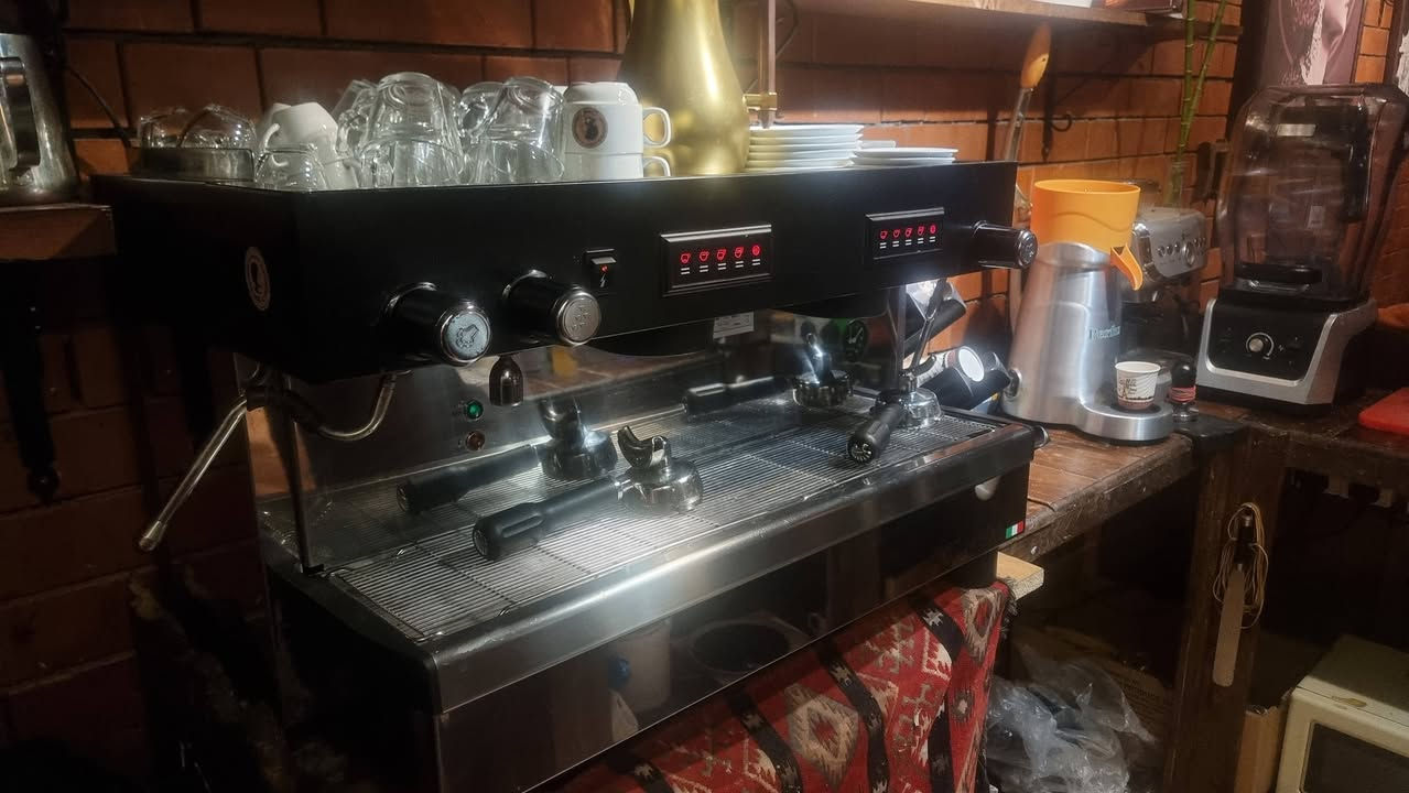 مكينة ماجستير🇮🇹
سعر 10 ورقات وبيها مجال قليل
تجي تفحص وتاخذ مع تفرعاتها
واتساب***********
شارع فلسطين
