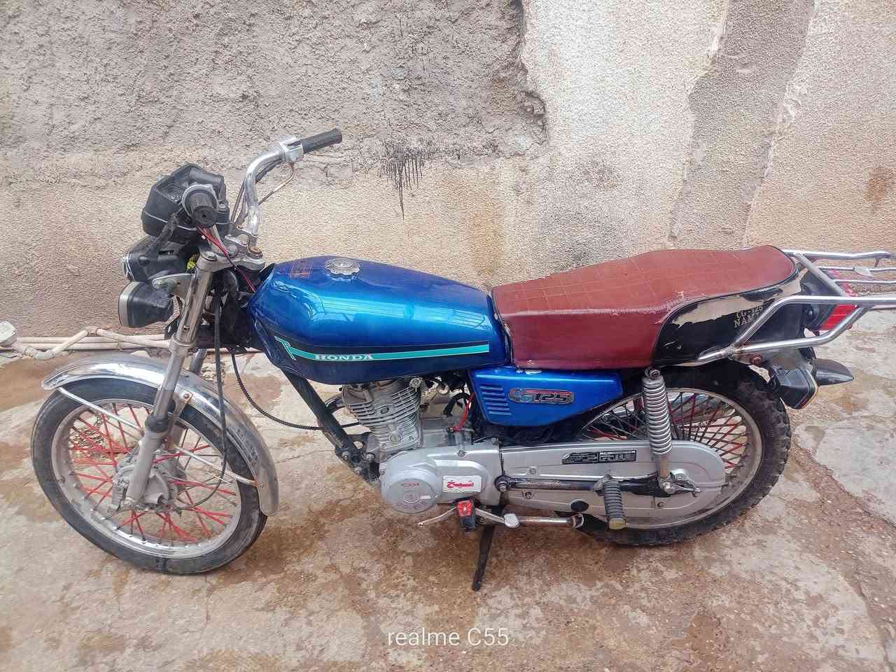 ماطور شغال كامل بدون رقم ولا منفيس شرط عدم السرقه نضيف مابي عيب هندر واحد يشغل كهربايه شغاله كامل 
سعر 300من الاخير شراي يجي خاص


**إذا كنت صاحب هذا الإعلان وتريد حذفه لأي سبب، رجاءا أرسل رسالة إلى الدعم الفني**