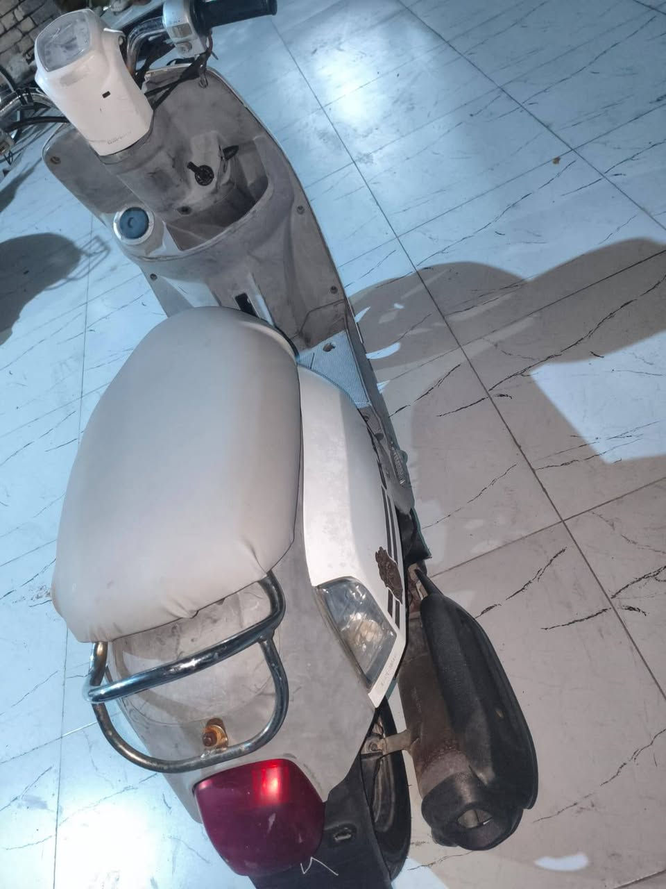 س ع. بوليس  نوزل دراجه كفاله عالفحص وتجي تاخذهة من باب البيت اكفلك محرك ما مفتوح دراجه مال رمبه نكره سلف. دراجه ربع ما ذب عليهة مكاني شرش سعر 900 وبيهة مجال للشراي ملاحضه داخل رصاصي


**إذا كنت صاحب هذا الإعلان وتريد حذفه لأي سبب، رجاءا أرسل رسالة إلى الدعم الفني**